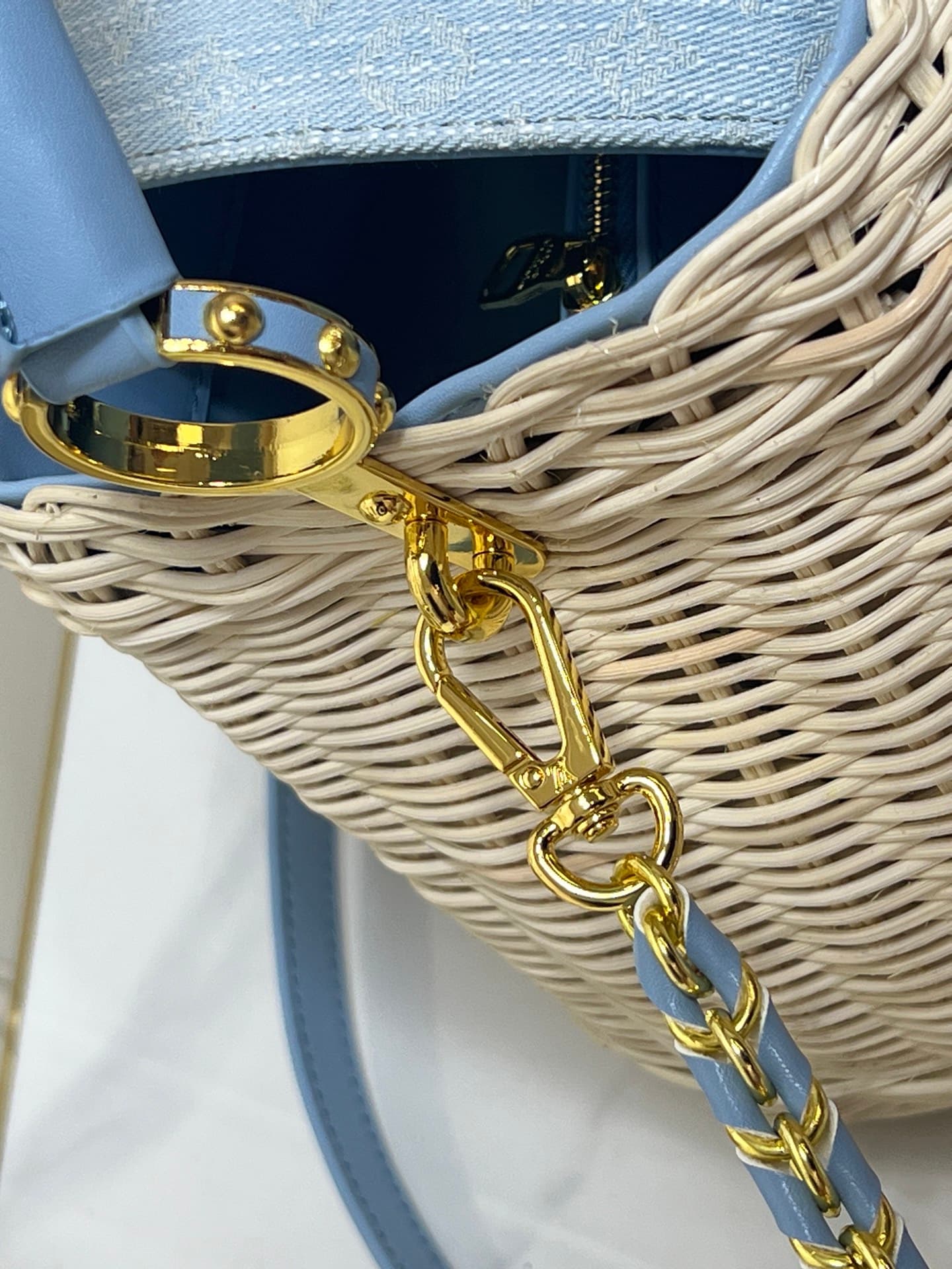 C5172 💰【Top-quality original products from Guangzhou】M28549 M28548: blue and pink colors. This Capucines BB handbag belongs to the Rattan collection. It features a flip cover and the Louis Vuitton Monogram pattern, creating a unique style for the season.  — image 6