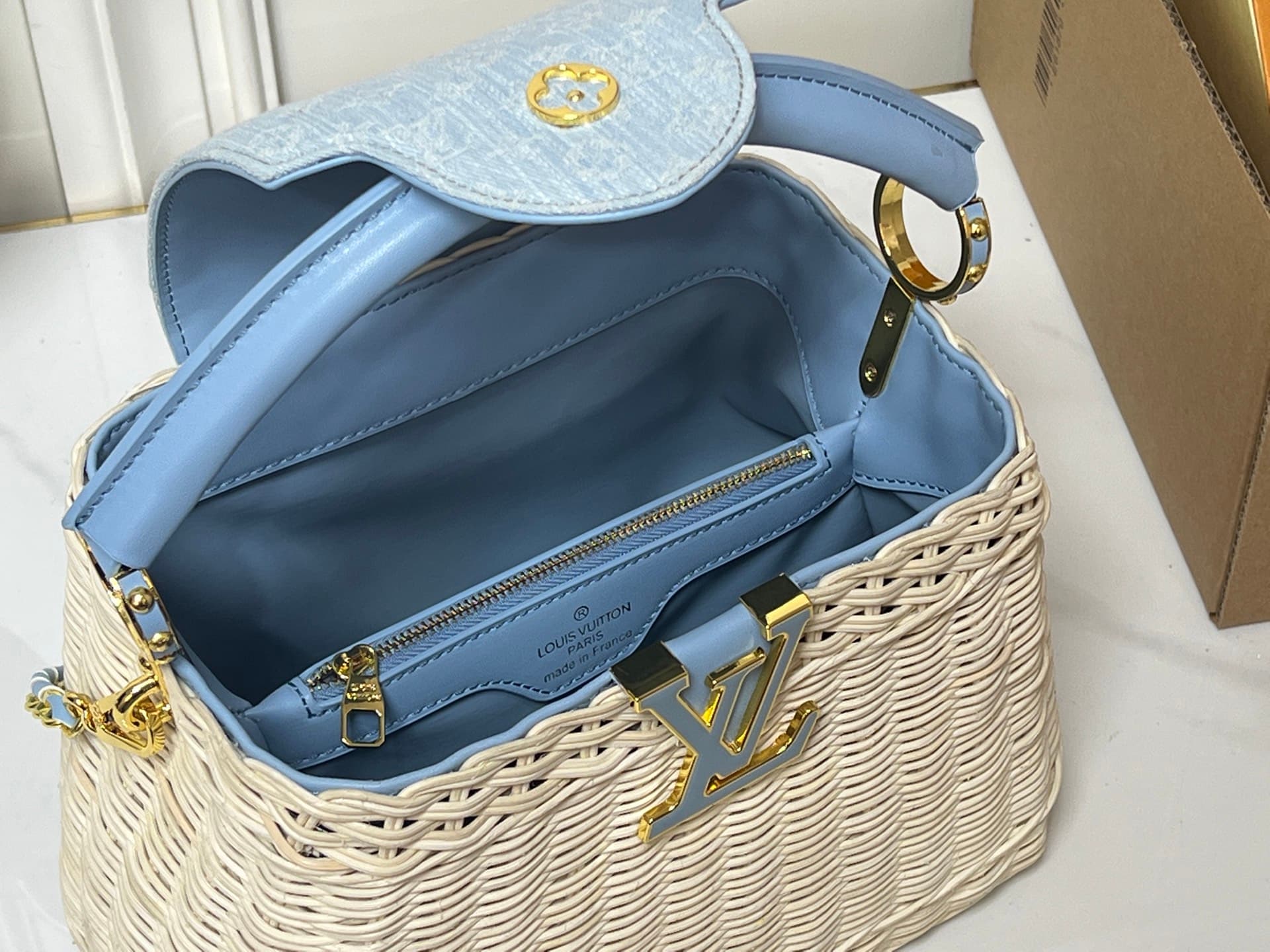 C5172 💰【Top-quality original products from Guangzhou】M28549 M28548: blue and pink colors. This Capucines BB handbag belongs to the Rattan collection. It features a flip cover and the Louis Vuitton Monogram pattern, creating a unique style for the season.  — image 8