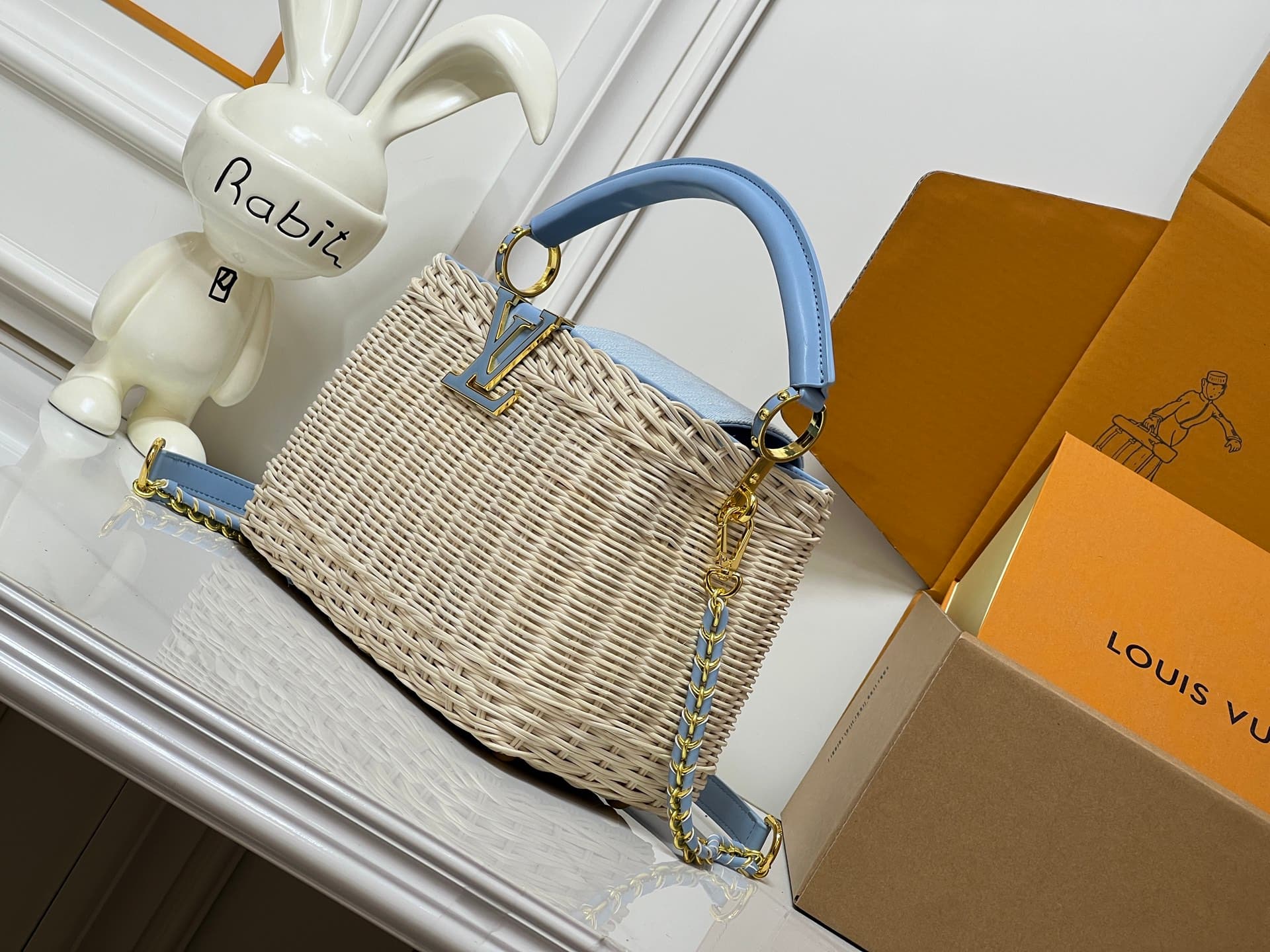 C5172 💰【Top-quality original products from Guangzhou】M28549 M28548: blue and pink colors. This Capucines BB handbag belongs to the Rattan collection. It features a flip cover and the Louis Vuitton Monogram pattern, creating a unique style for the season.  — image 3