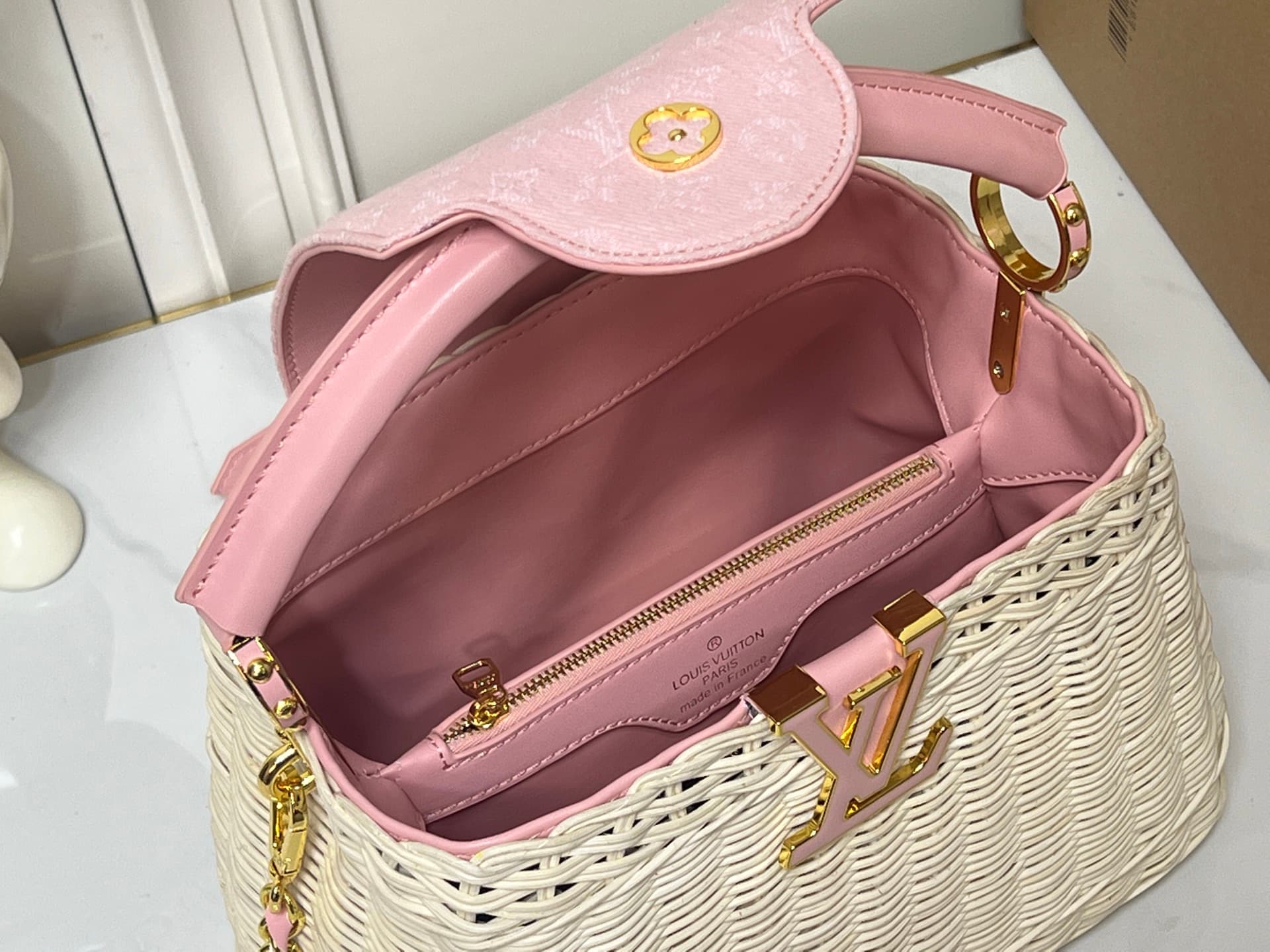 C5170 💰【Top-quality original products from Guangzhou】M28549 M28548 – blue and pink colors. This Capucines BB handbag belongs to the Rattan collection. It features a flap closure and the Louis Vuitton Monogram pattern, creating a unique design for this sea — image 8
