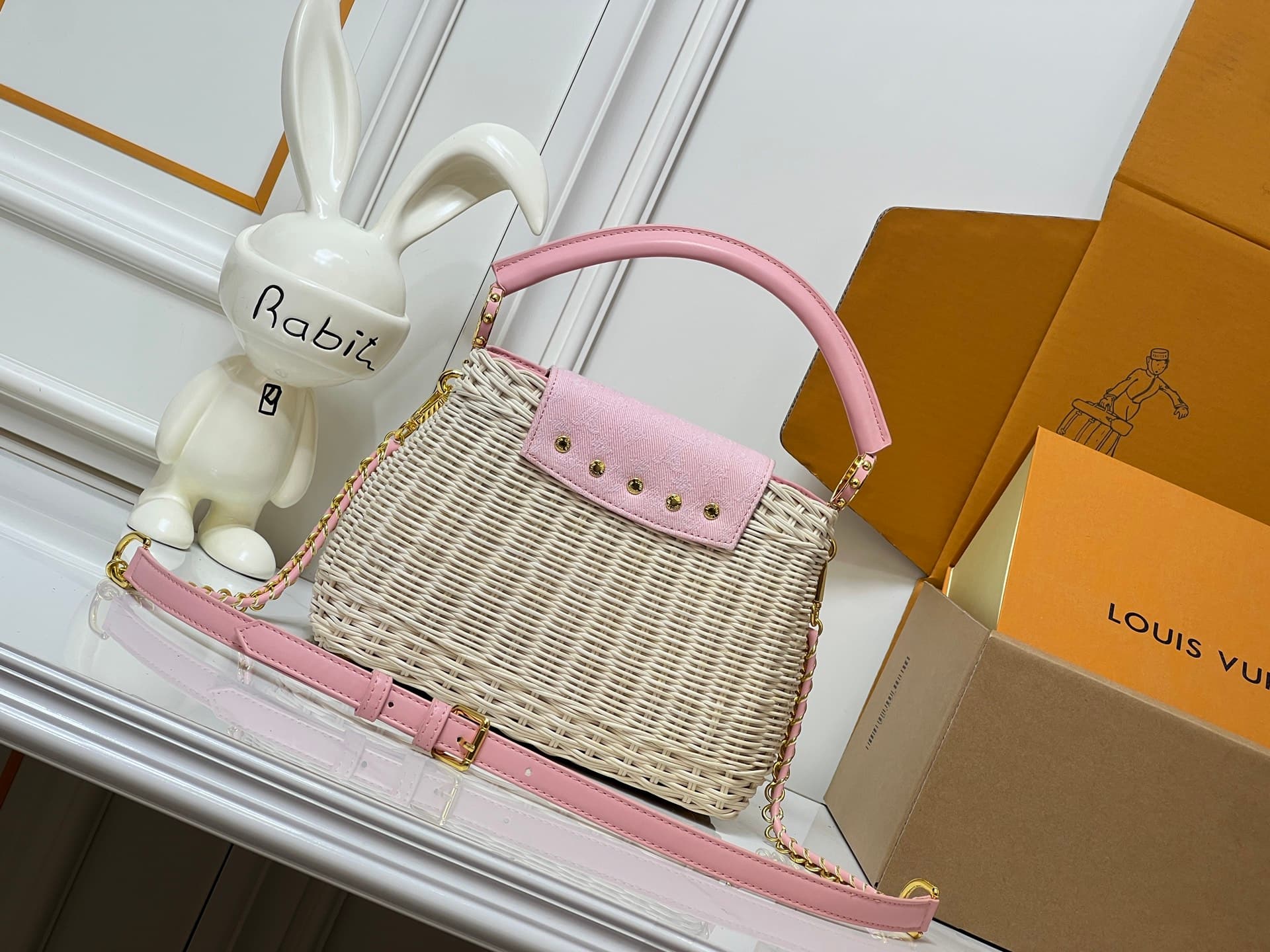 C5170 💰【Top-quality original products from Guangzhou】M28549 M28548 – blue and pink colors. This Capucines BB handbag belongs to the Rattan collection. It features a flap closure and the Louis Vuitton Monogram pattern, creating a unique design for this sea — image 6