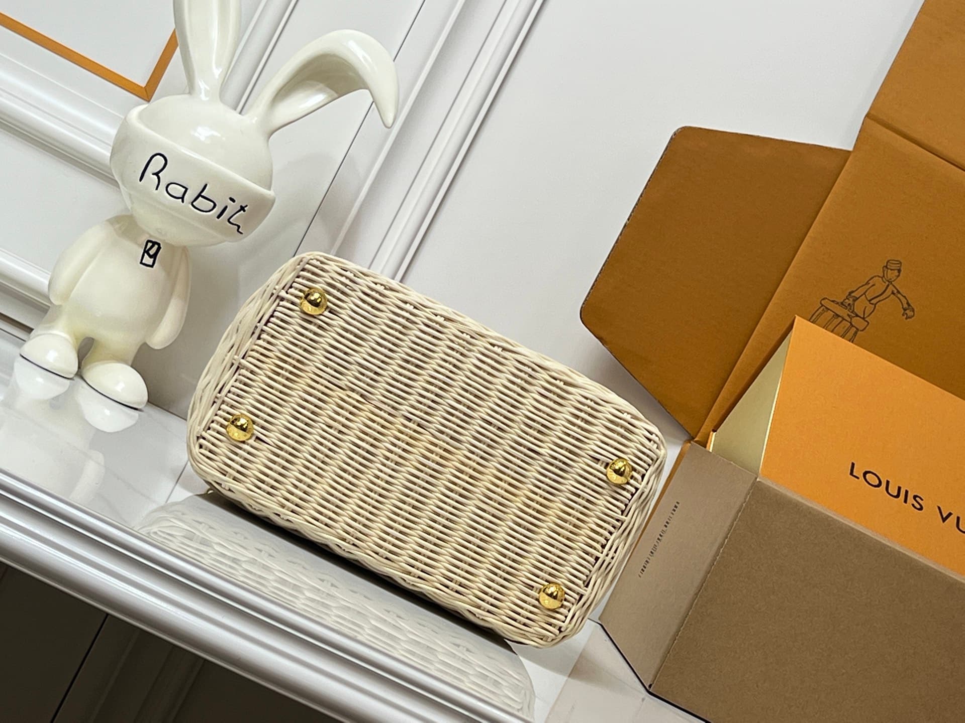 C5170 💰【Top-quality original products from Guangzhou】M28549 M28548 – blue and pink colors. This Capucines BB handbag belongs to the Rattan collection. It features a flap closure and the Louis Vuitton Monogram pattern, creating a unique design for this sea — image 7