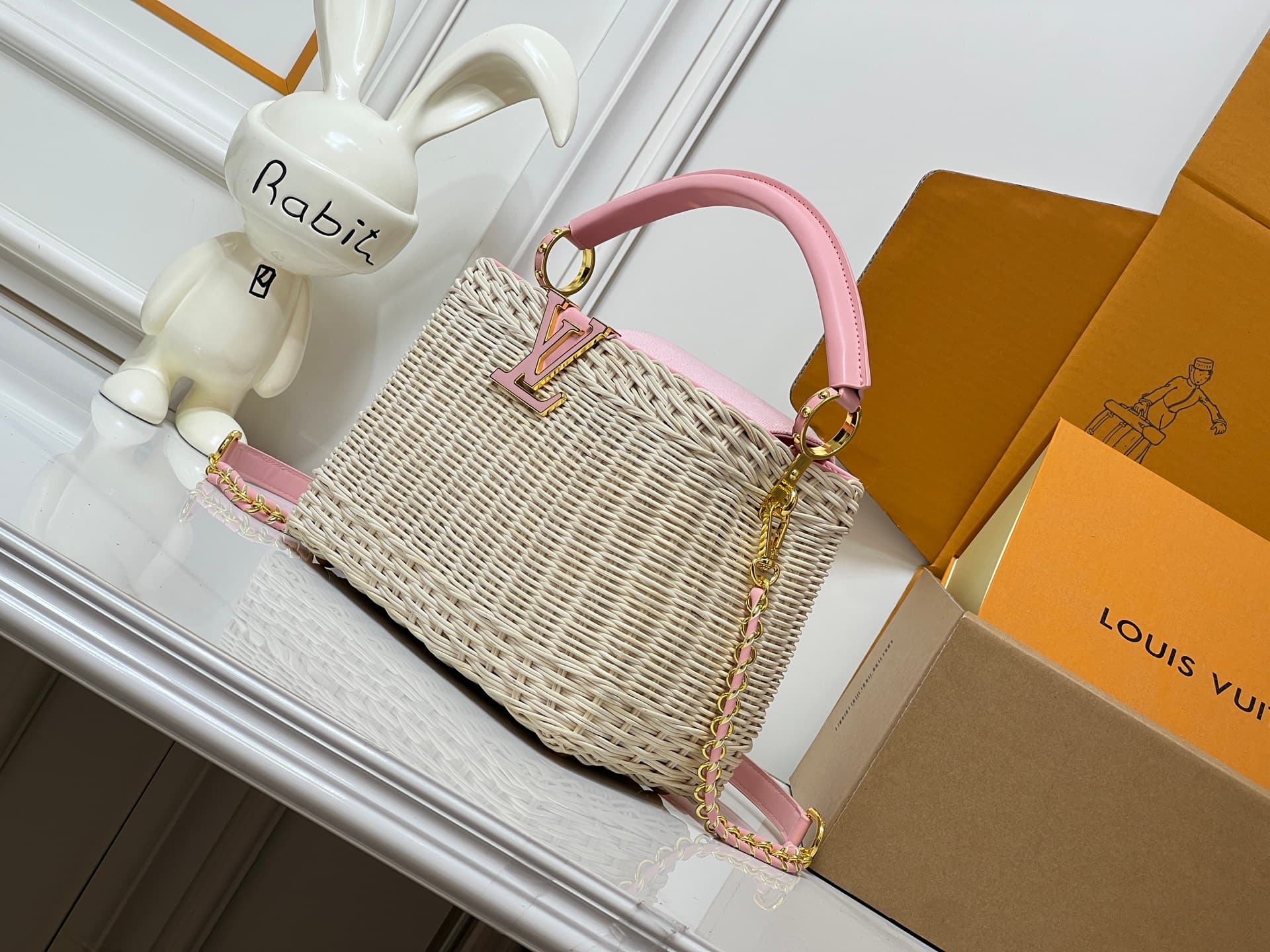 C5170 💰【Top-quality original products from Guangzhou】M28549 M28548 – blue and pink colors. This Capucines BB handbag belongs to the Rattan collection. It features a flap closure and the Louis Vuitton Monogram pattern, creating a unique design for this sea — image 3