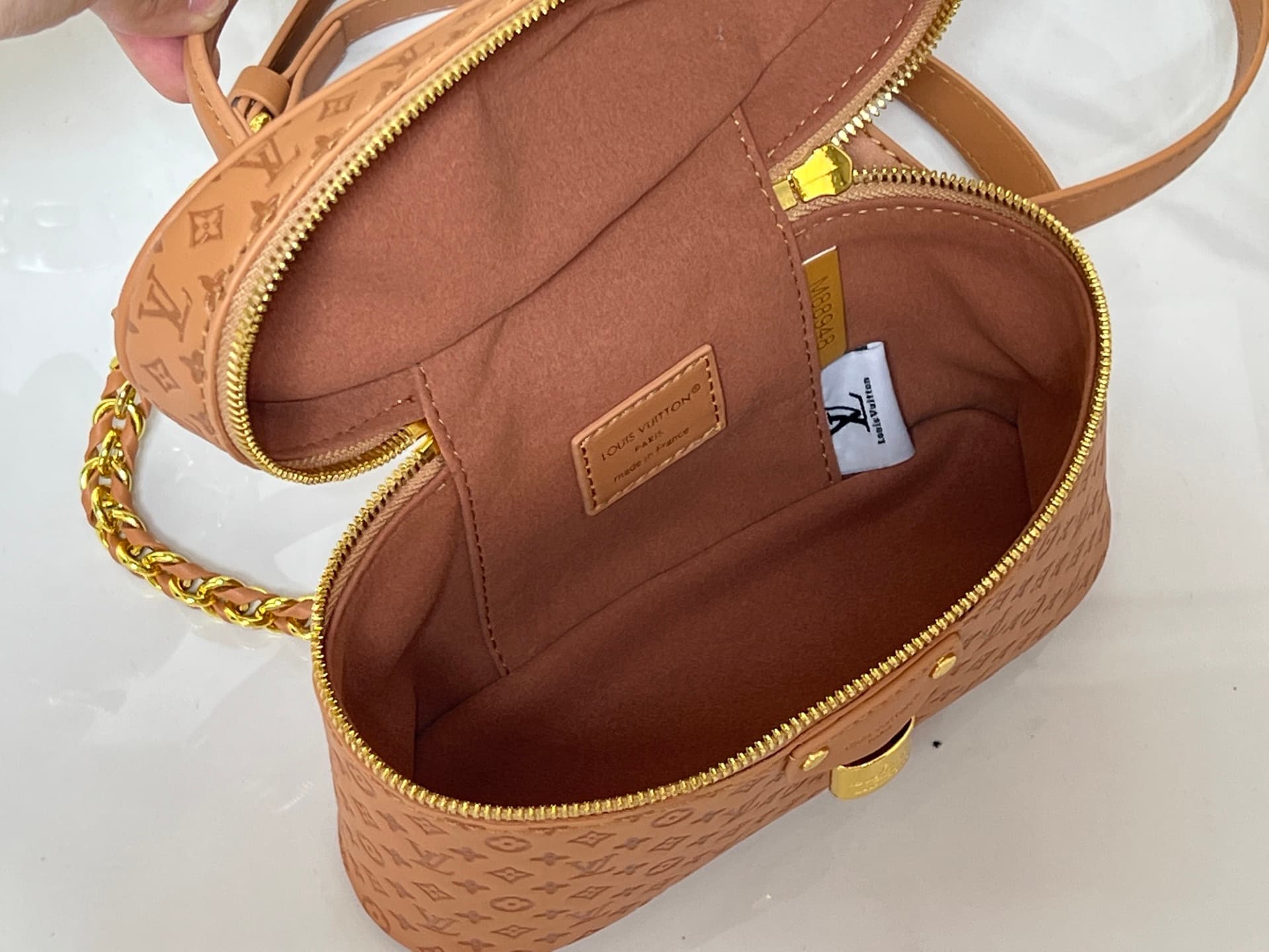 C5168 💰M29166 M47125 Brown and pink small-patterned, yellow and small-patterned. This Vanity Chain Pouch handbag comes from the LVSki collection, a traditional makeup box brand. — image 8