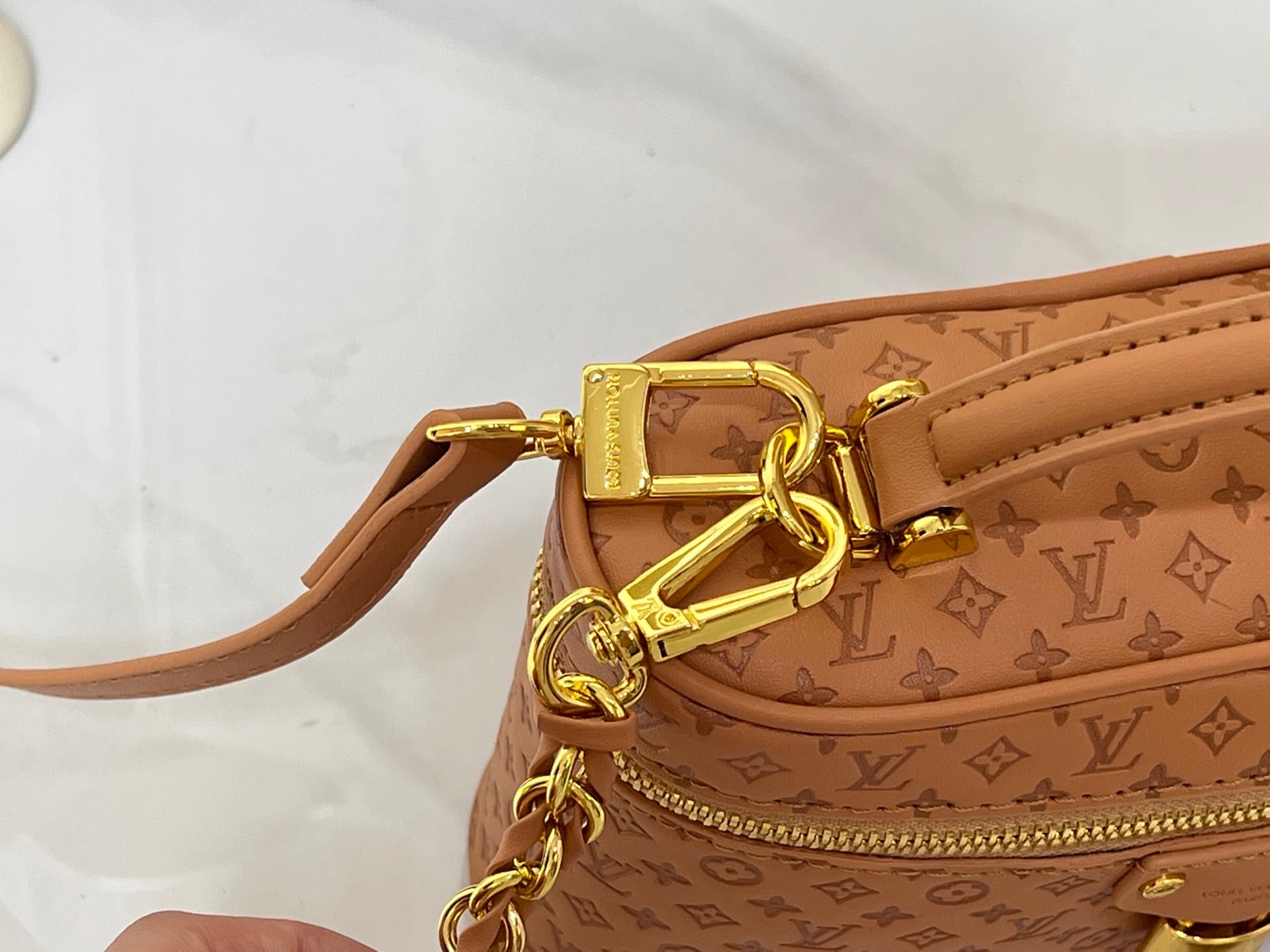 C5168 💰M29166 M47125 Brown and pink small-patterned, yellow and small-patterned. This Vanity Chain Pouch handbag comes from the LVSki collection, a traditional makeup box brand. — image 5