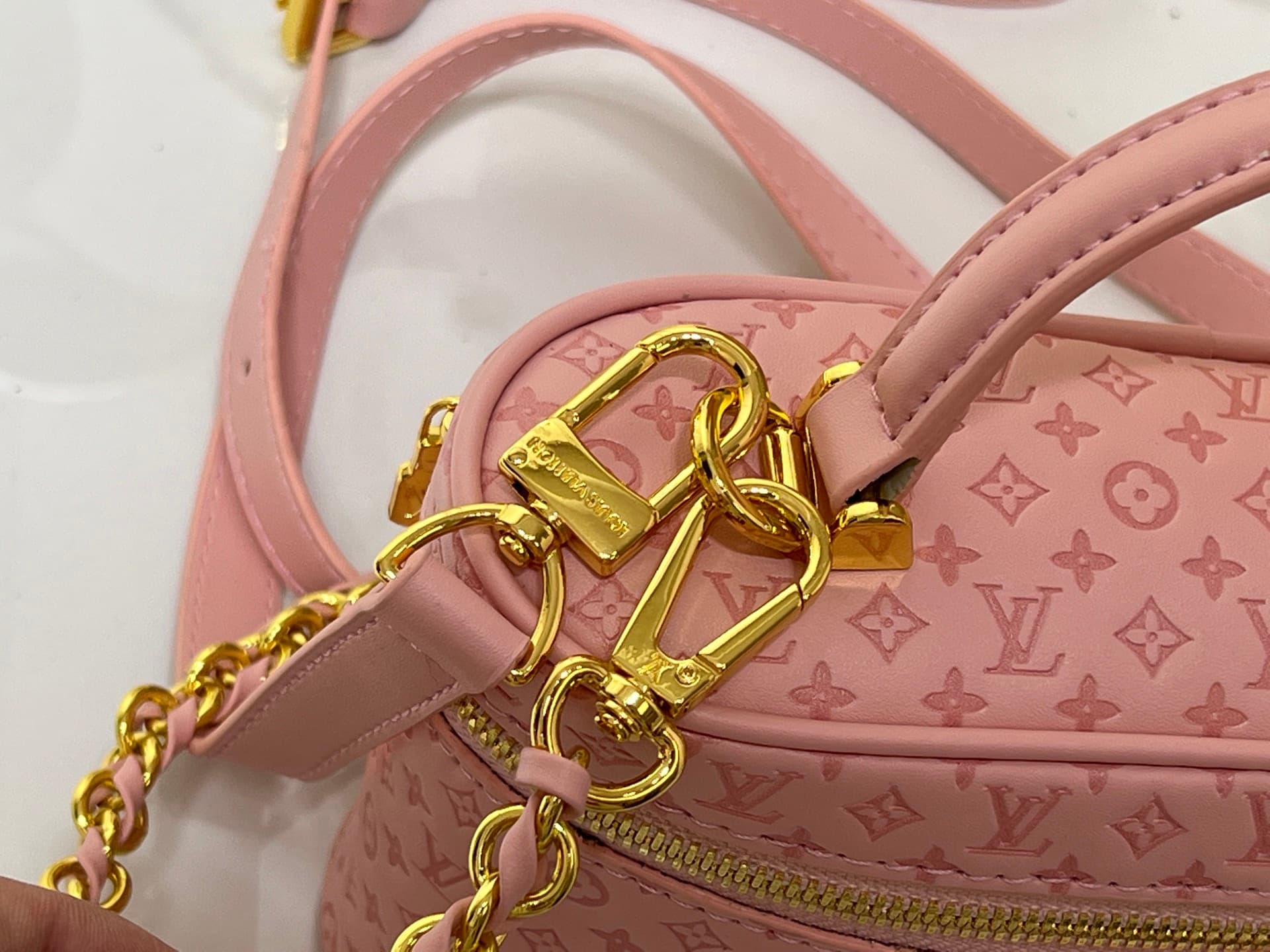 C5167 💰M29166 M47125 Brown with small dots, Pink with small dots, Yellow with small dots. This Vanity Chain Pouch handbag comes from the LVSki collection, which has a traditional makeup bag style. — image 6