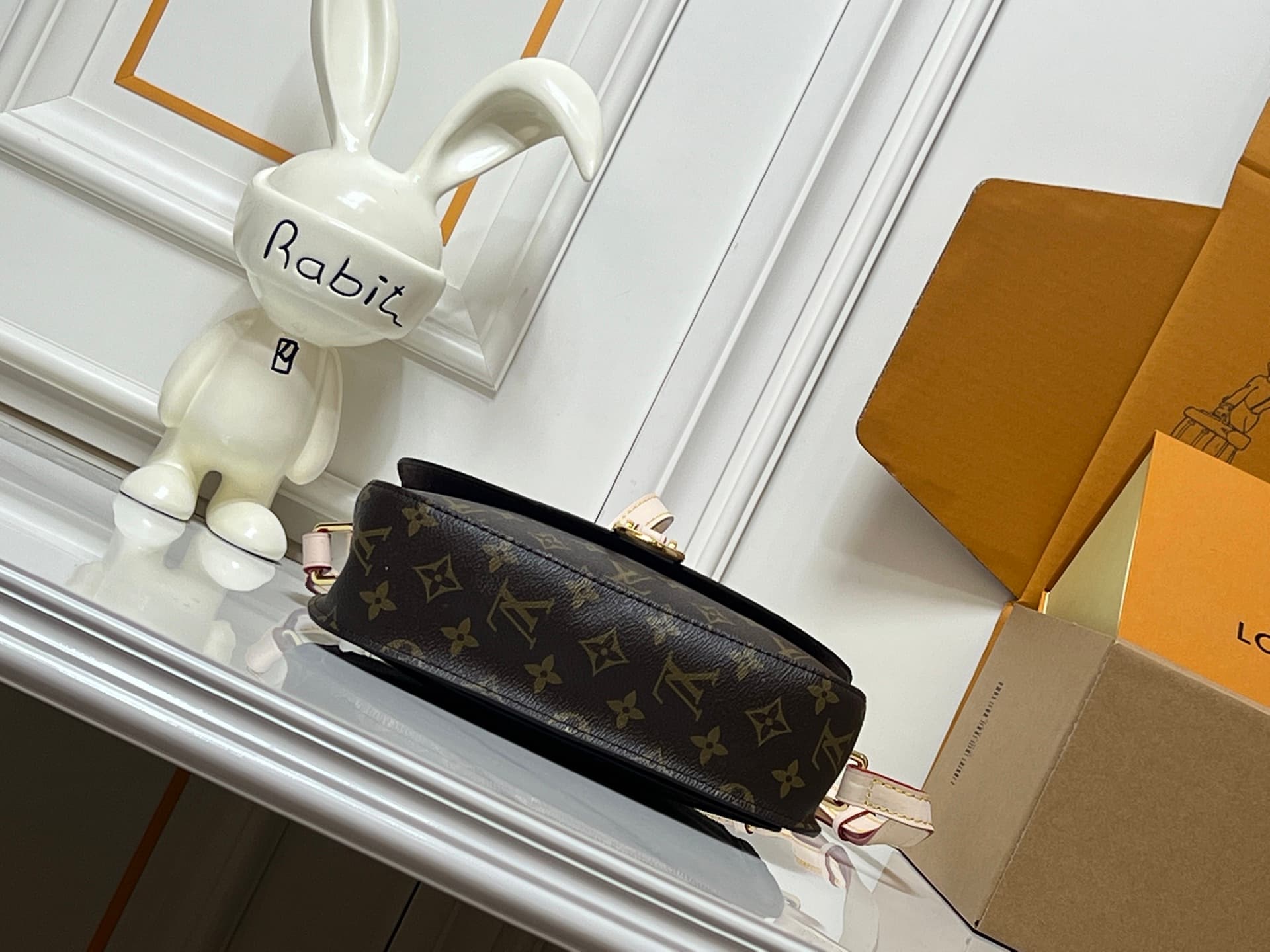C5165 💰 Large size version of the original product – high-quality yellow leather with a colorful appearance 👍 LVSaint Cloud Postman Bag 10M51242. Both the design and craftsmanship are of top quality among Taiwanese products. It’s an ideal companion for da — image 7