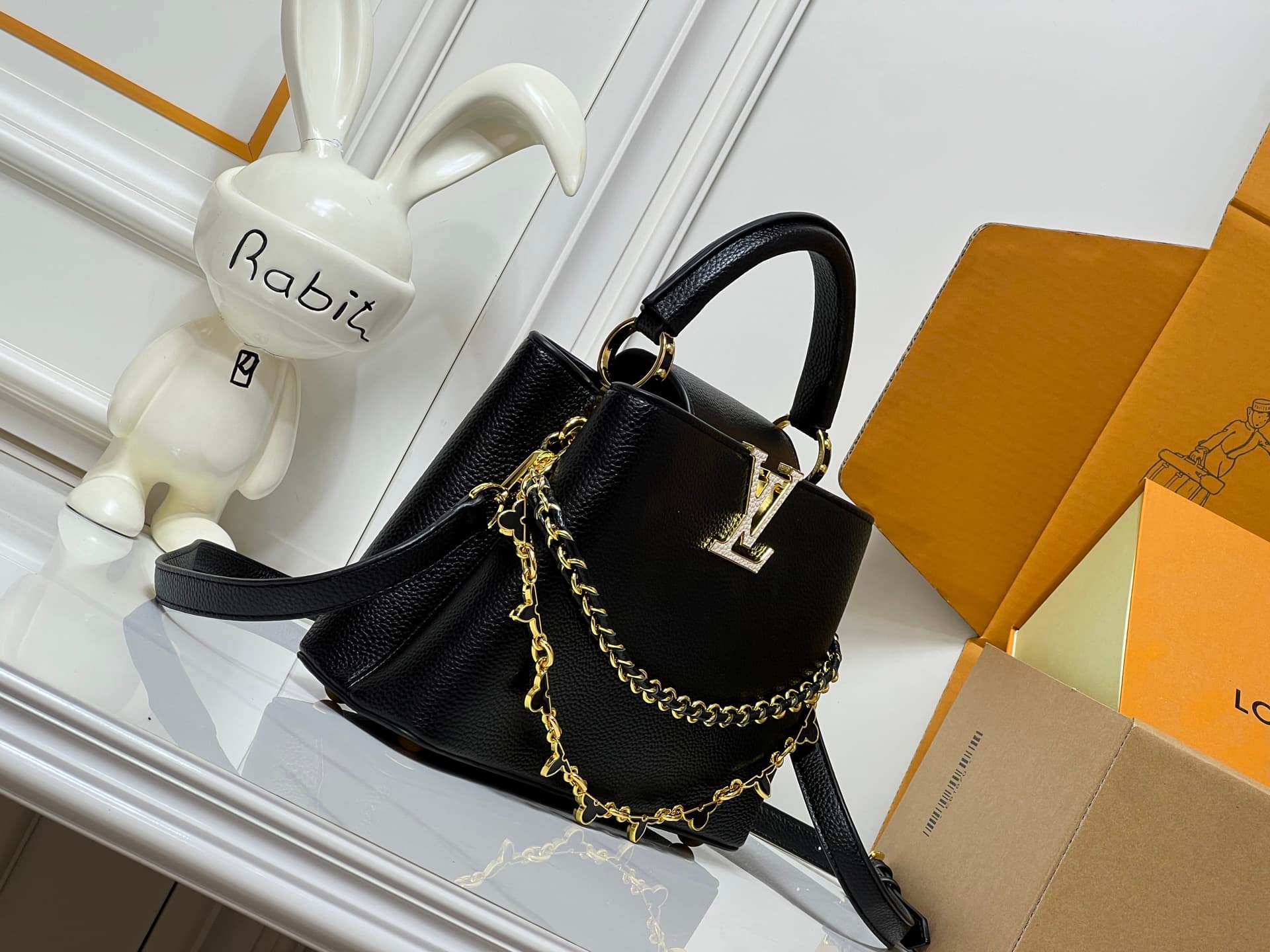 C5070 💰【Top-quality items from Guangzhou】 M26330 This LV Mirage version of Capucines Nano handbag comes from the Exceptionals collection. Made with satin Taurillon leather, it is perfect for evening events. The monogram pattern features shimmering crystal — image 2