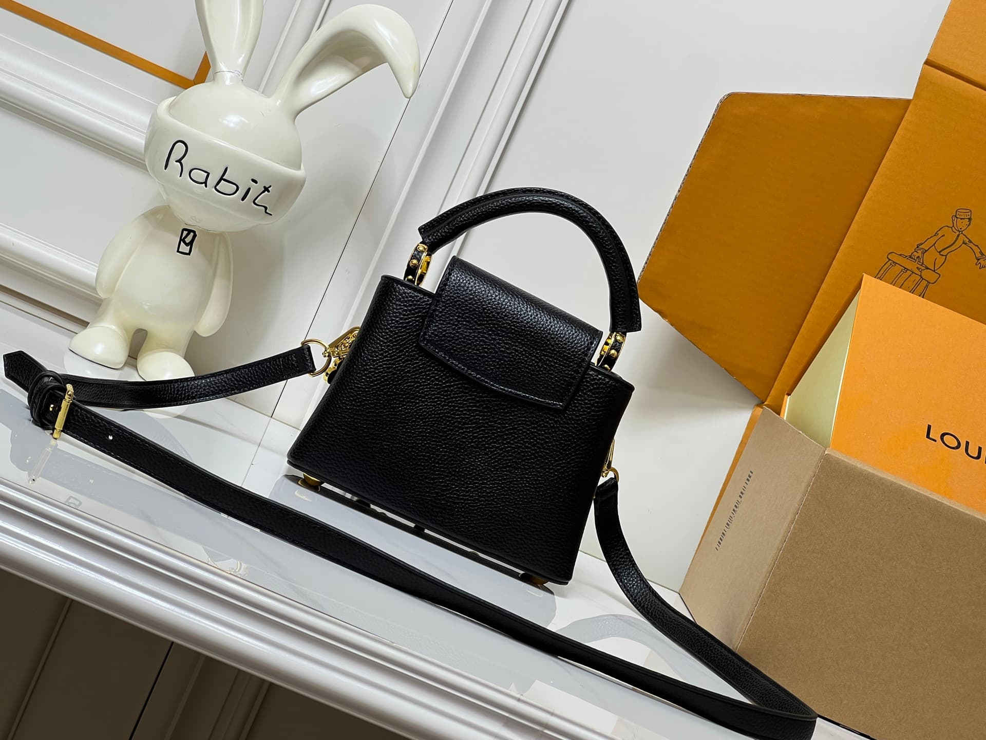 C5069 💰【Guangzhou product – top quality original】M26329 This LV Mirage version of Capucines Nano handbag comes from the Exceptionals collection. Made with satin Taurillon leather, it is an excellent choice for evening events. The monogram pattern features — image 4