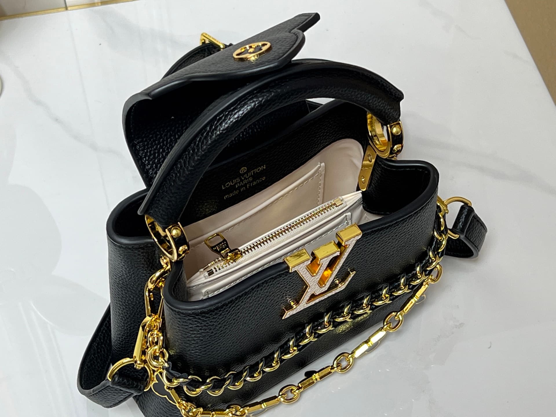C5069 💰【Guangzhou product – top quality original】M26329 This LV Mirage version of Capucines Nano handbag comes from the Exceptionals collection. Made with satin Taurillon leather, it is an excellent choice for evening events. The monogram pattern features — image 7