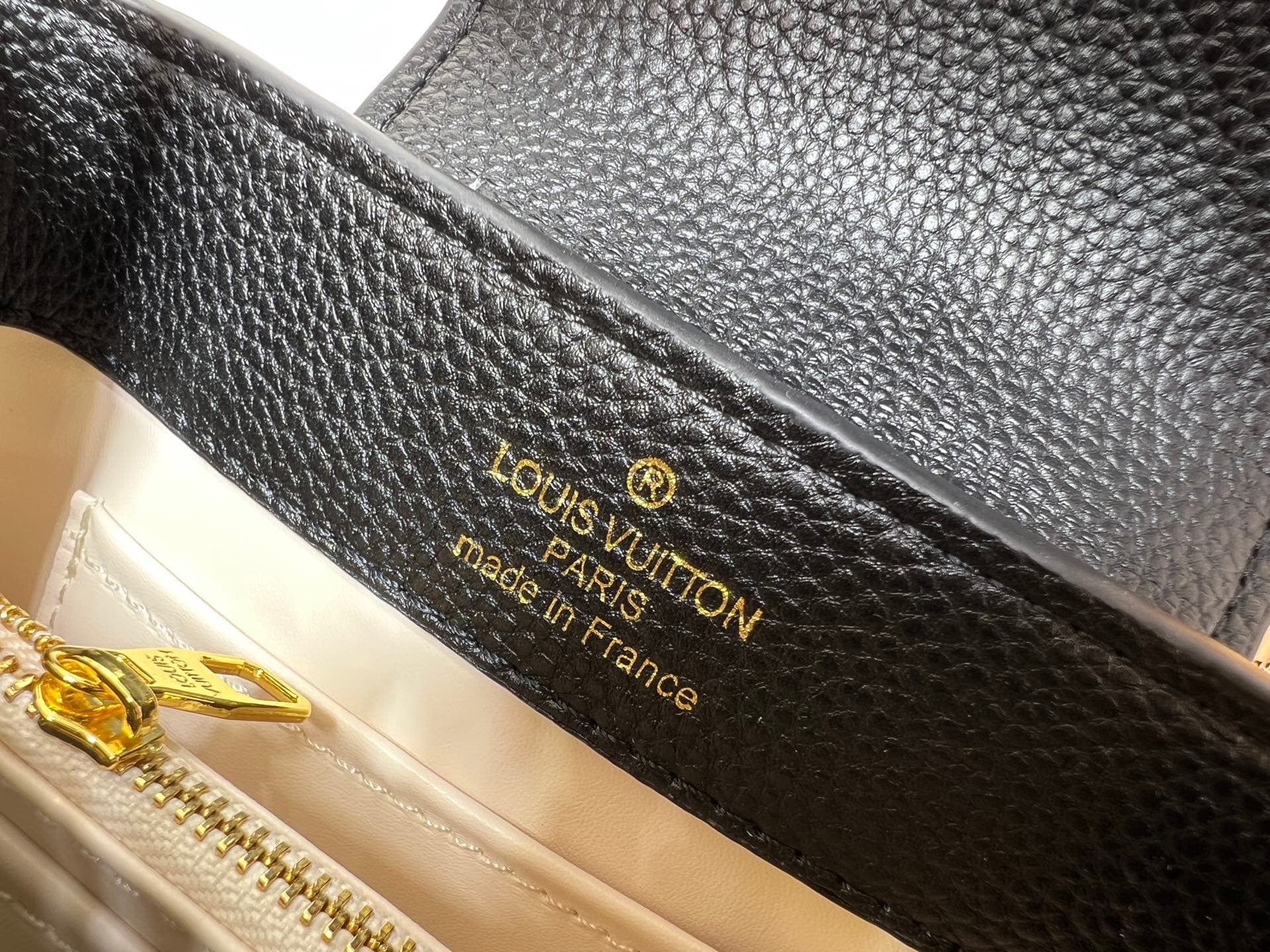 C5069 💰【Guangzhou product – top quality original】M26329 This LV Mirage version of Capucines Nano handbag comes from the Exceptionals collection. Made with satin Taurillon leather, it is an excellent choice for evening events. The monogram pattern features — image 8