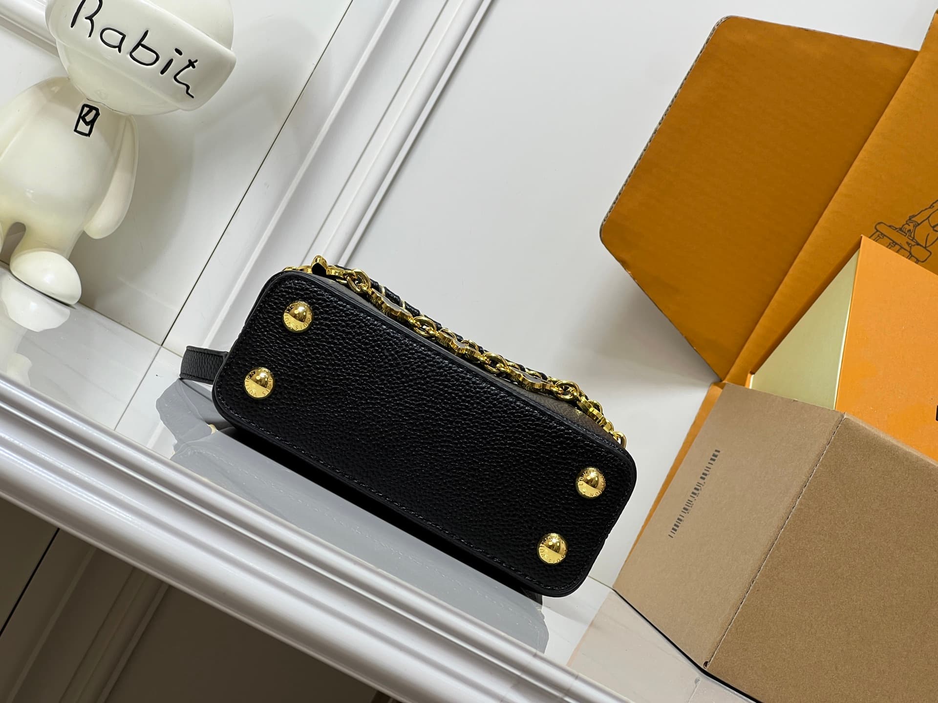 C5069 💰【Guangzhou product – top quality original】M26329 This LV Mirage version of Capucines Nano handbag comes from the Exceptionals collection. Made with satin Taurillon leather, it is an excellent choice for evening events. The monogram pattern features — image 6