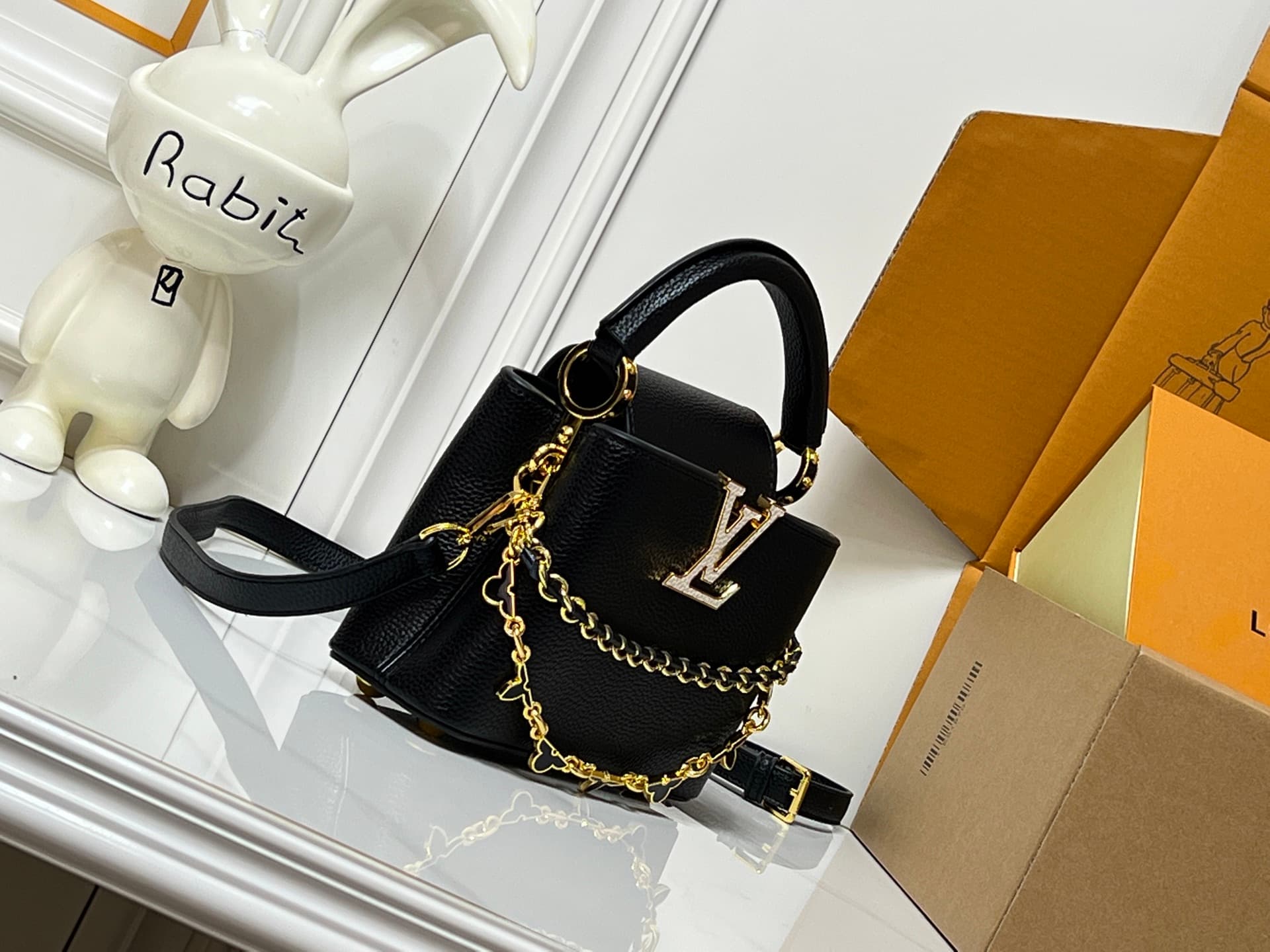 C5069 💰【Guangzhou product – top quality original】M26329 This LV Mirage version of Capucines Nano handbag comes from the Exceptionals collection. Made with satin Taurillon leather, it is an excellent choice for evening events. The monogram pattern features — image 2