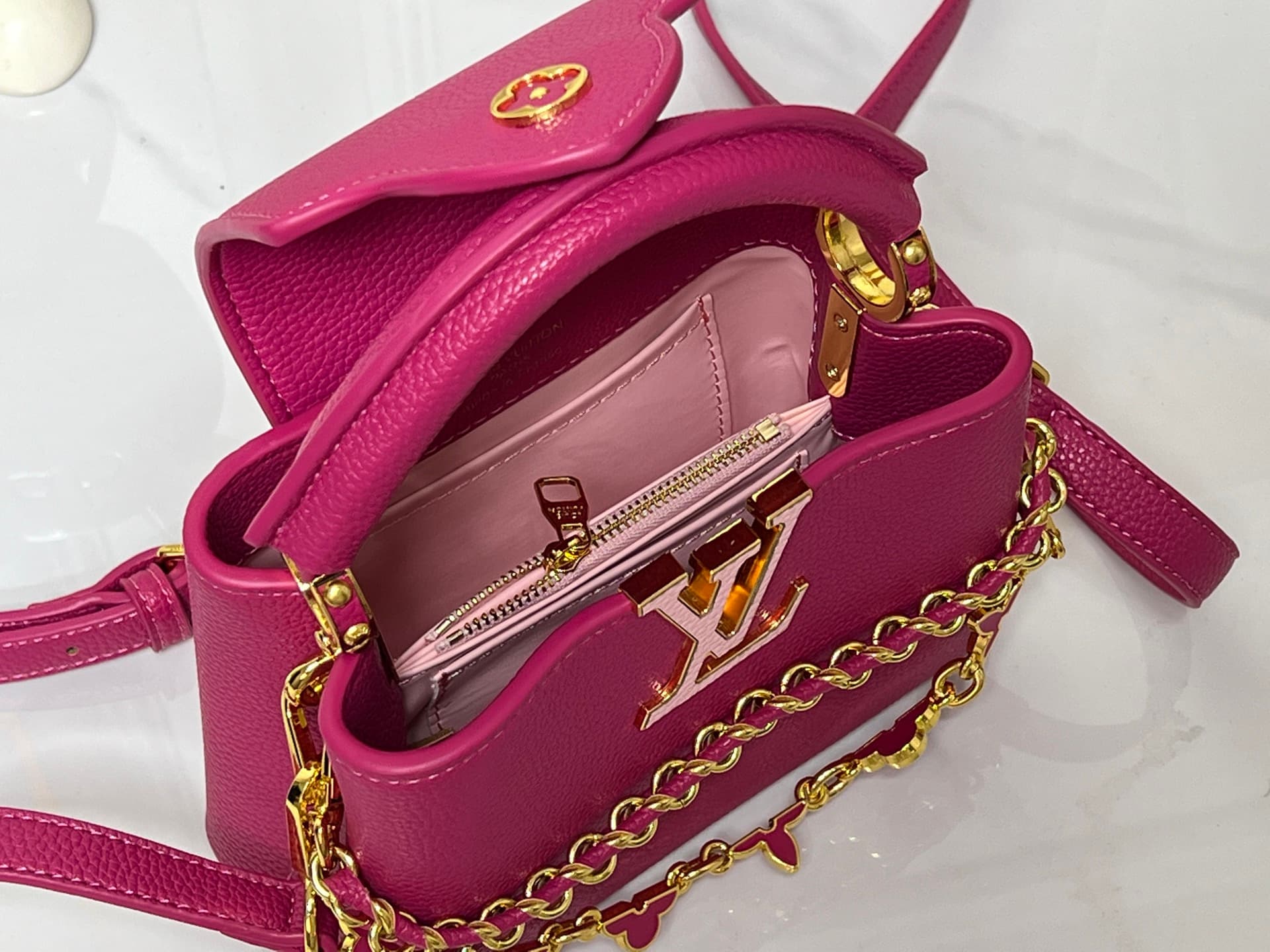 C5067 💰【Guangzhou product – top quality original】M26329 This LV Mirage version of Capucines Nano handbag comes from the Exceptionals collection. Made with silk satin Taurillon leather, it is an excellent choice for evening events. The monogram pattern fea — image 8