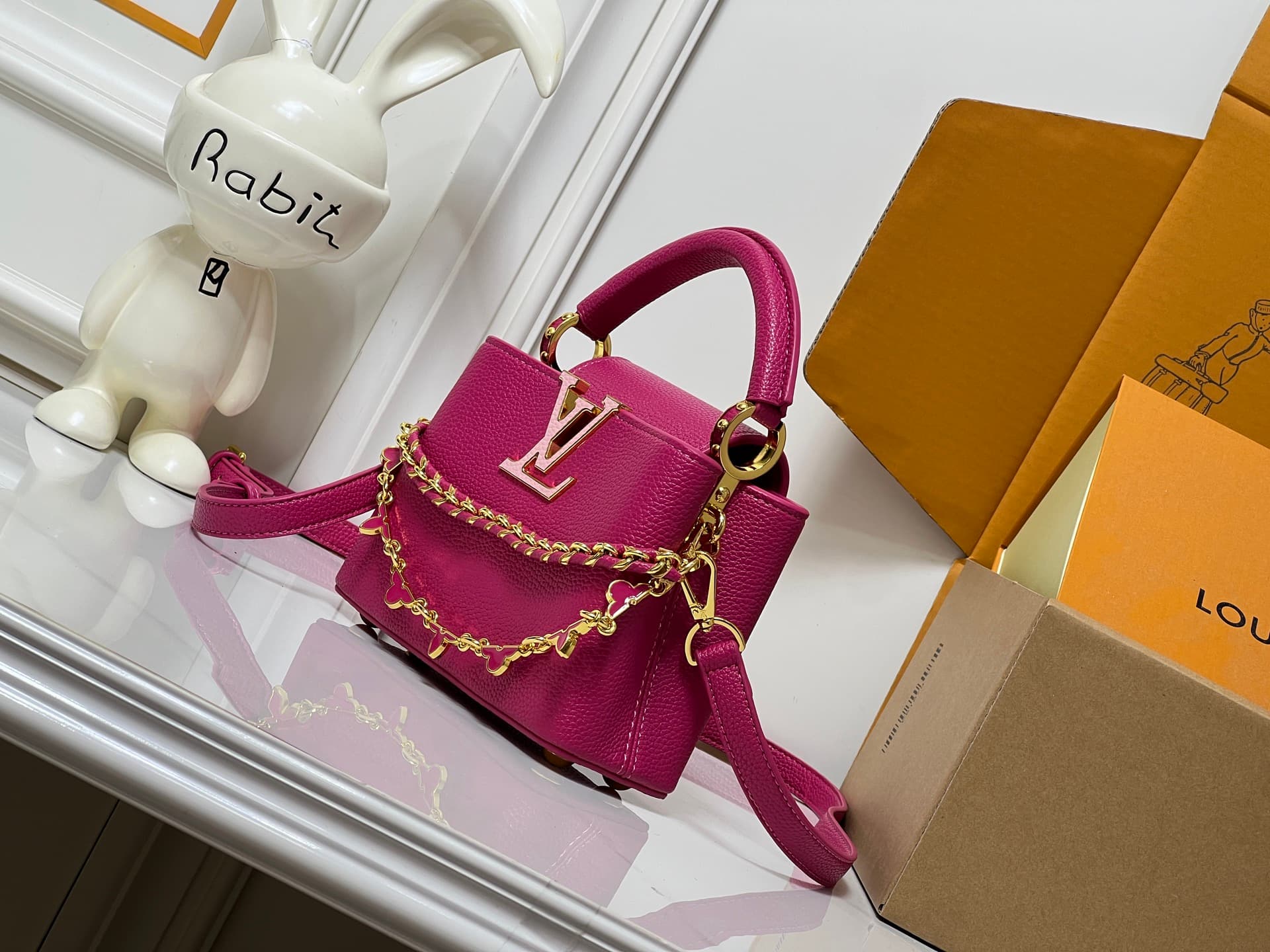 C5067 💰【Guangzhou product – top quality original】M26329 This LV Mirage version of Capucines Nano handbag comes from the Exceptionals collection. Made with silk satin Taurillon leather, it is an excellent choice for evening events. The monogram pattern fea — image 3