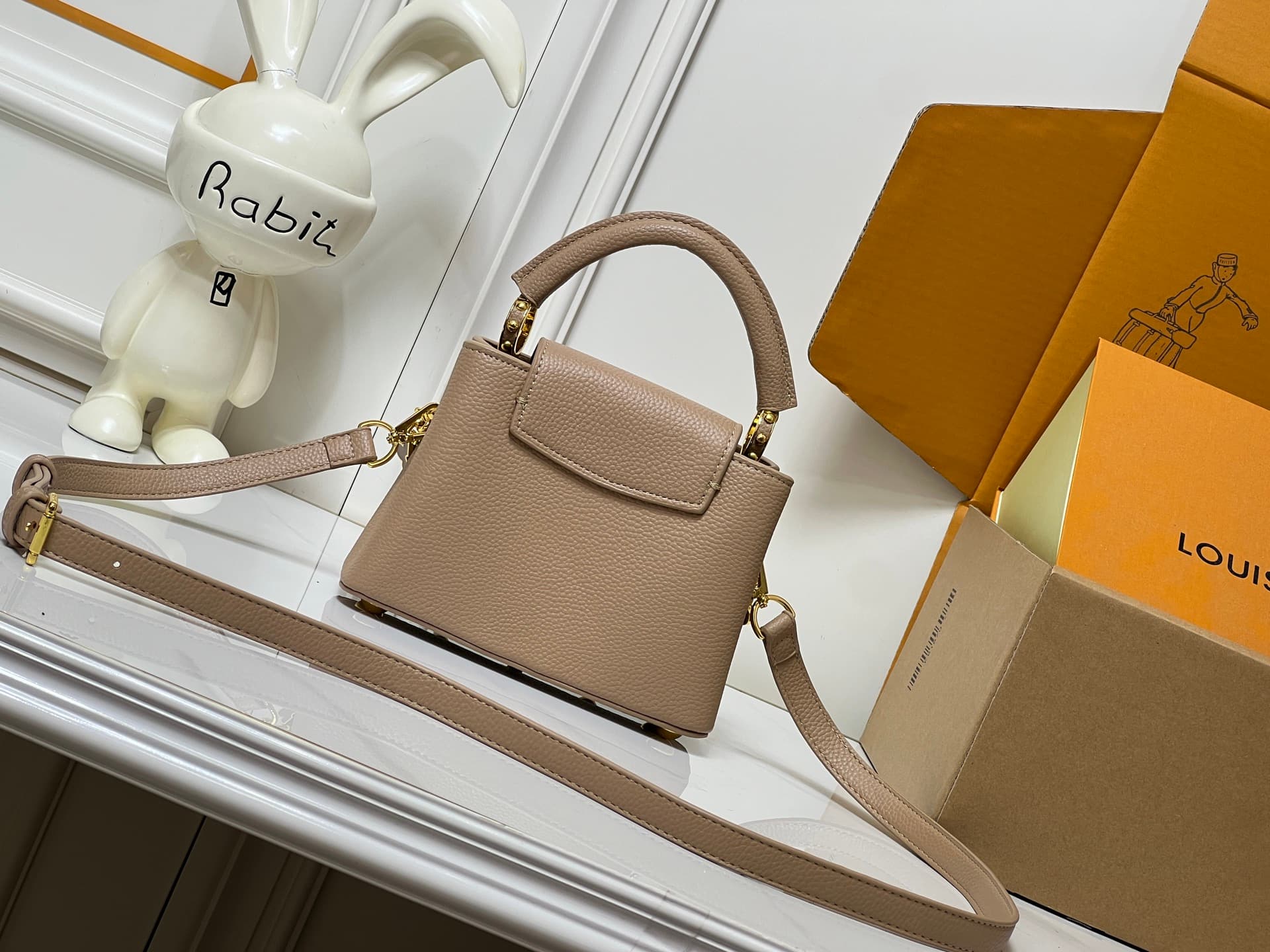 C5065 💰【Guangzhou product – top quality original】M26329 This LV Mirage version of Capucines Nano handbag comes from the Exceptionals collection. Made from satin Taurillon leather, it is an ideal choice for evening events. The Monogram floral pattern shimm — image 4