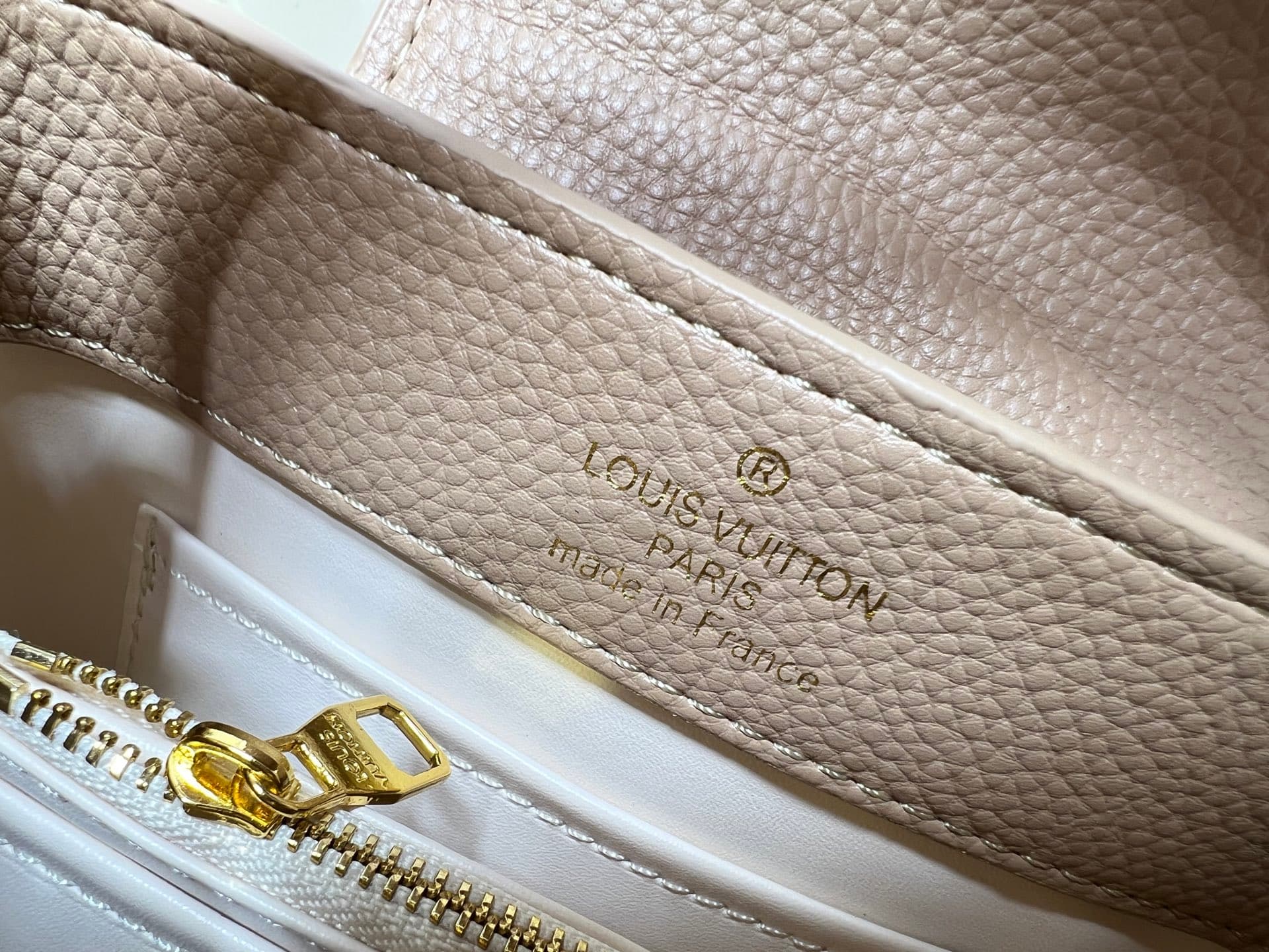 C5065 💰【Guangzhou product – top quality original】M26329 This LV Mirage version of Capucines Nano handbag comes from the Exceptionals collection. Made from satin Taurillon leather, it is an ideal choice for evening events. The Monogram floral pattern shimm — image 8
