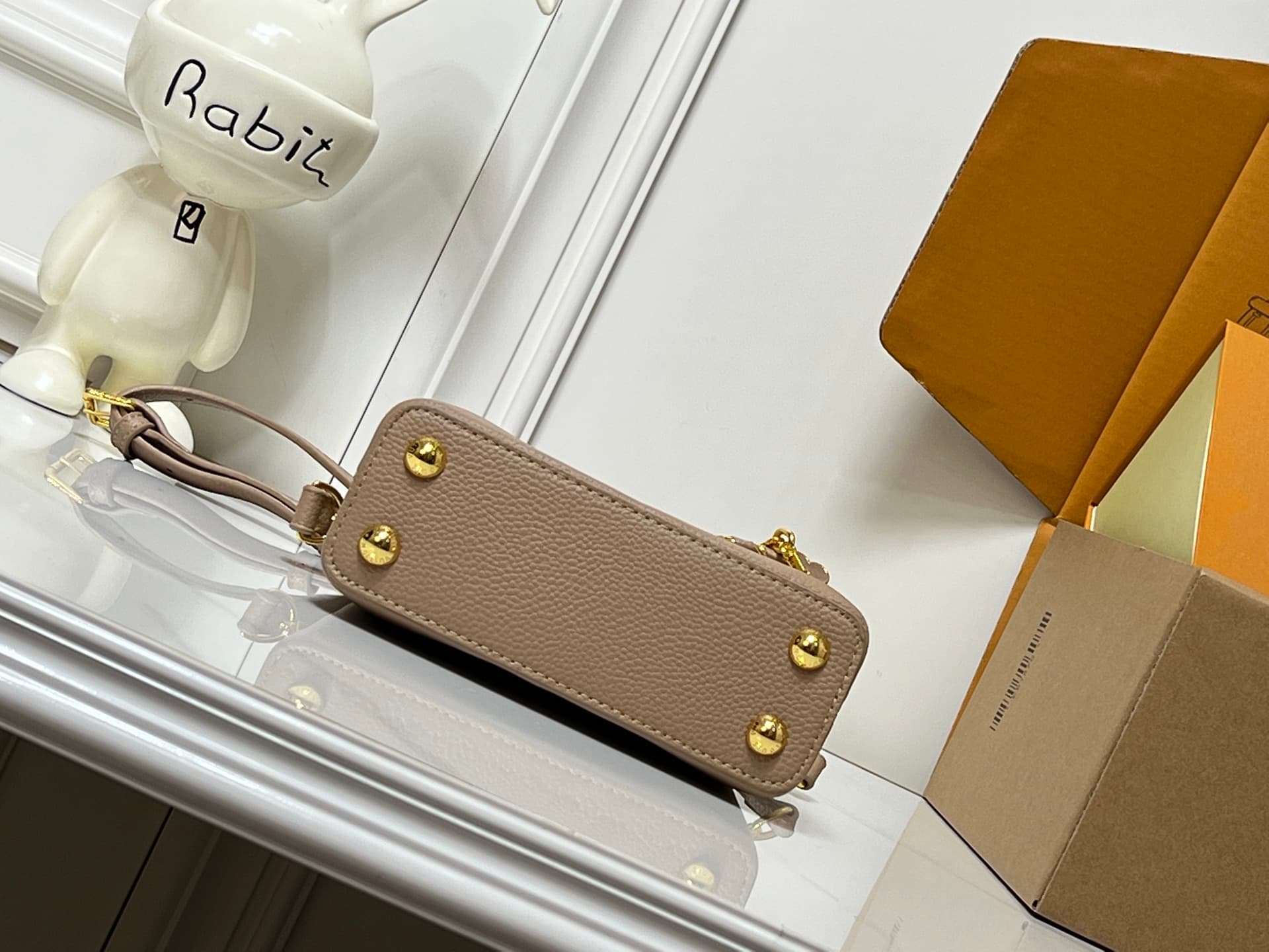 C5065 💰【Guangzhou product – top quality original】M26329 This LV Mirage version of Capucines Nano handbag comes from the Exceptionals collection. Made from satin Taurillon leather, it is an ideal choice for evening events. The Monogram floral pattern shimm — image 6