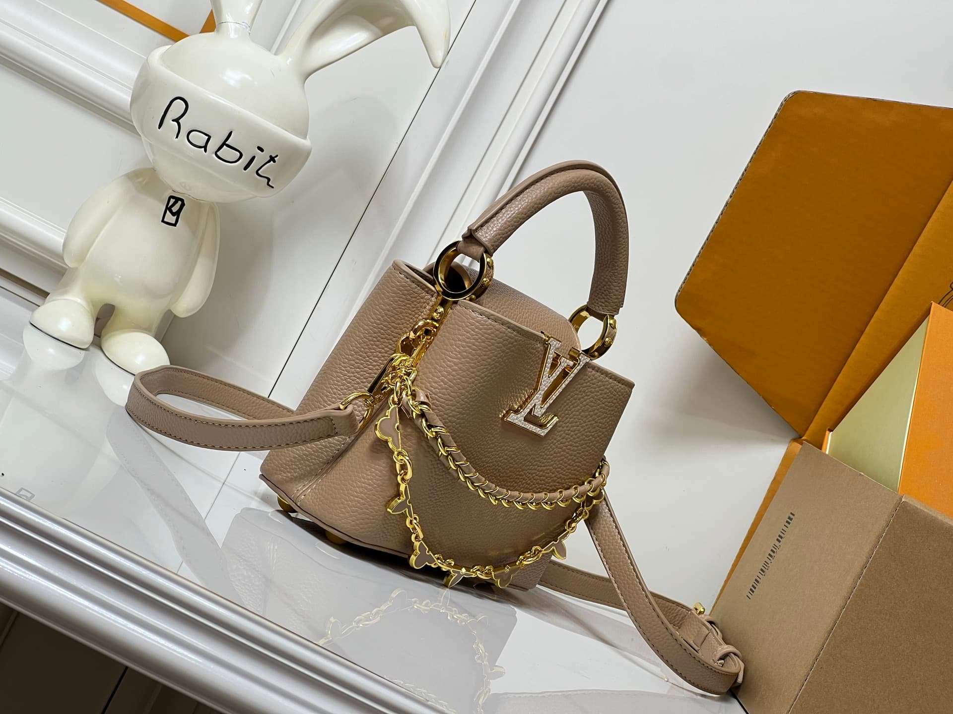 C5065 💰【Guangzhou product – top quality original】M26329 This LV Mirage version of Capucines Nano handbag comes from the Exceptionals collection. Made from satin Taurillon leather, it is an ideal choice for evening events. The Monogram floral pattern shimm — image 2