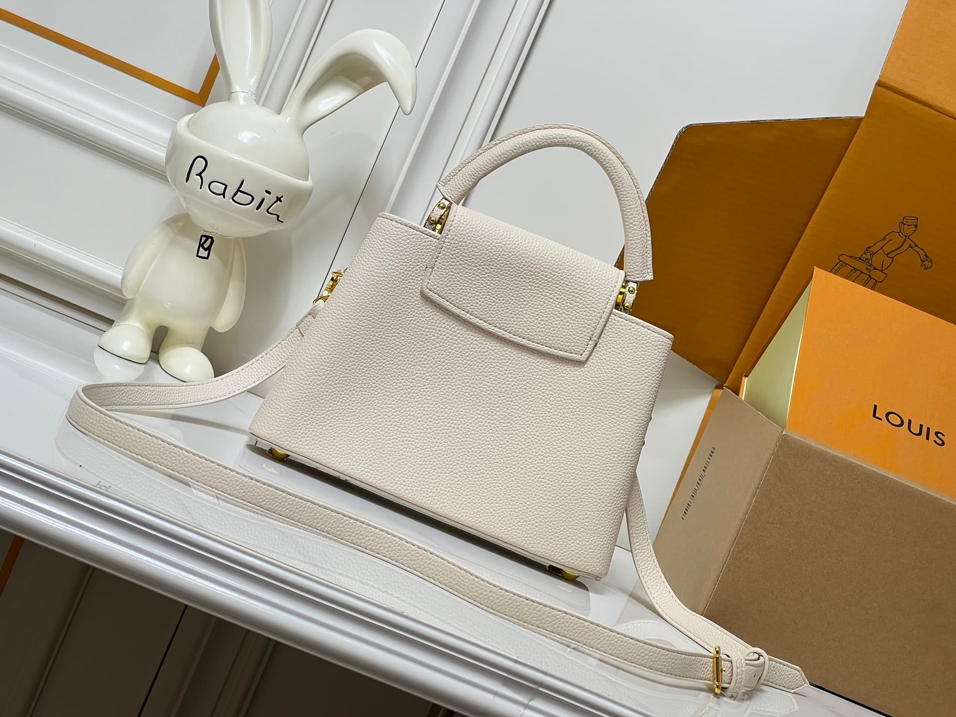 C5064 💰【Top-quality version from Guangzhou】 M26330 This LV Mirage edition Capucines Nano handbag belongs to the Exceptionals collection. Made from satin Taurillon leather, it is ideal for evening events. The monogram pattern features a shimmering, crystal — image 6