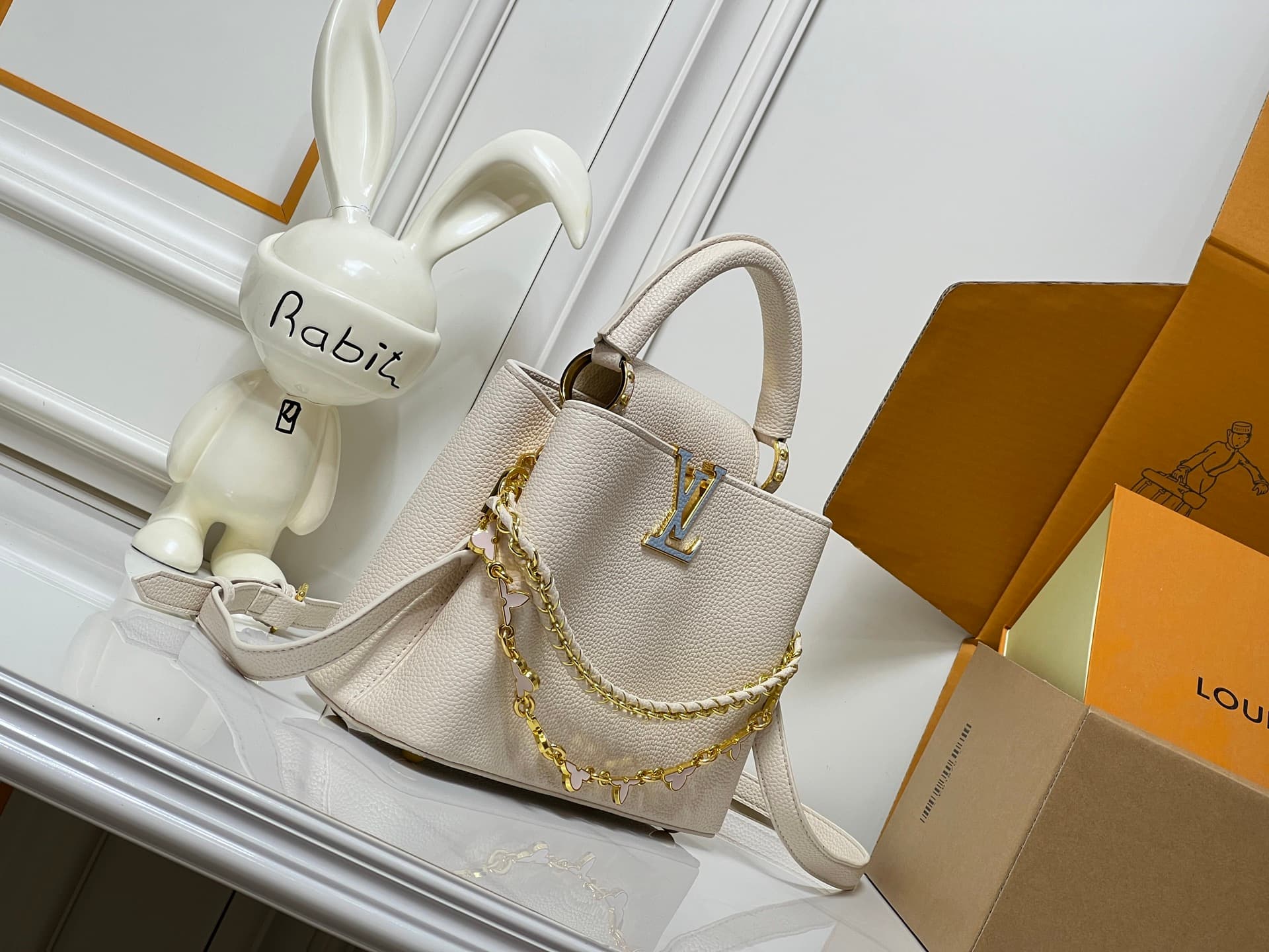 C5064 💰【Top-quality version from Guangzhou】 M26330 This LV Mirage edition Capucines Nano handbag belongs to the Exceptionals collection. Made from satin Taurillon leather, it is ideal for evening events. The monogram pattern features a shimmering, crystal — image 2
