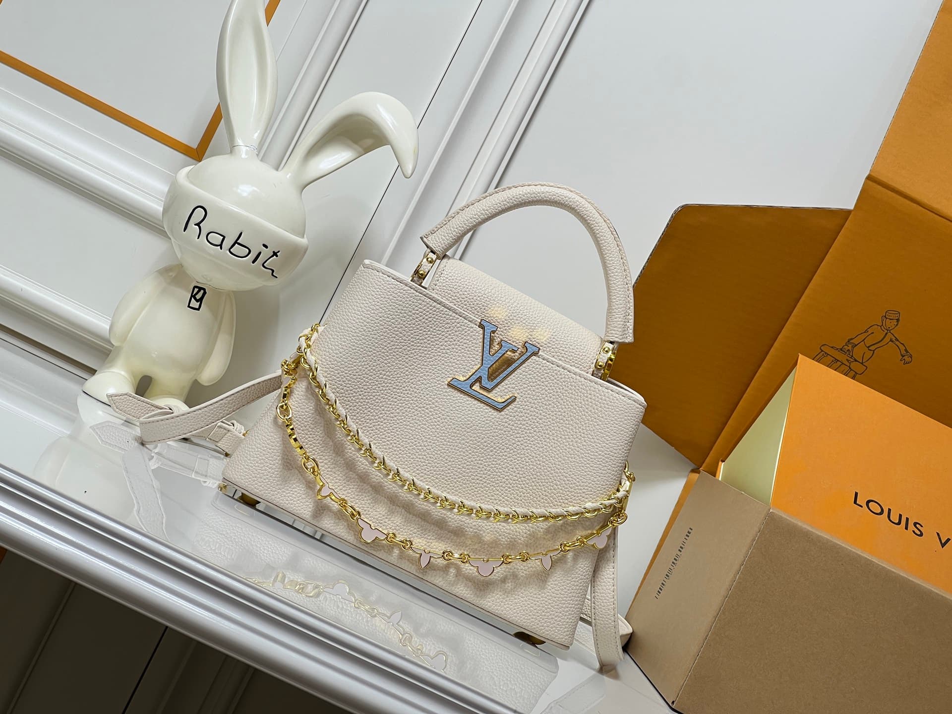 C5064 💰【Top-quality version from Guangzhou】 M26330 This LV Mirage edition Capucines Nano handbag belongs to the Exceptionals collection. Made from satin Taurillon leather, it is ideal for evening events. The monogram pattern features a shimmering, crystal — image 1