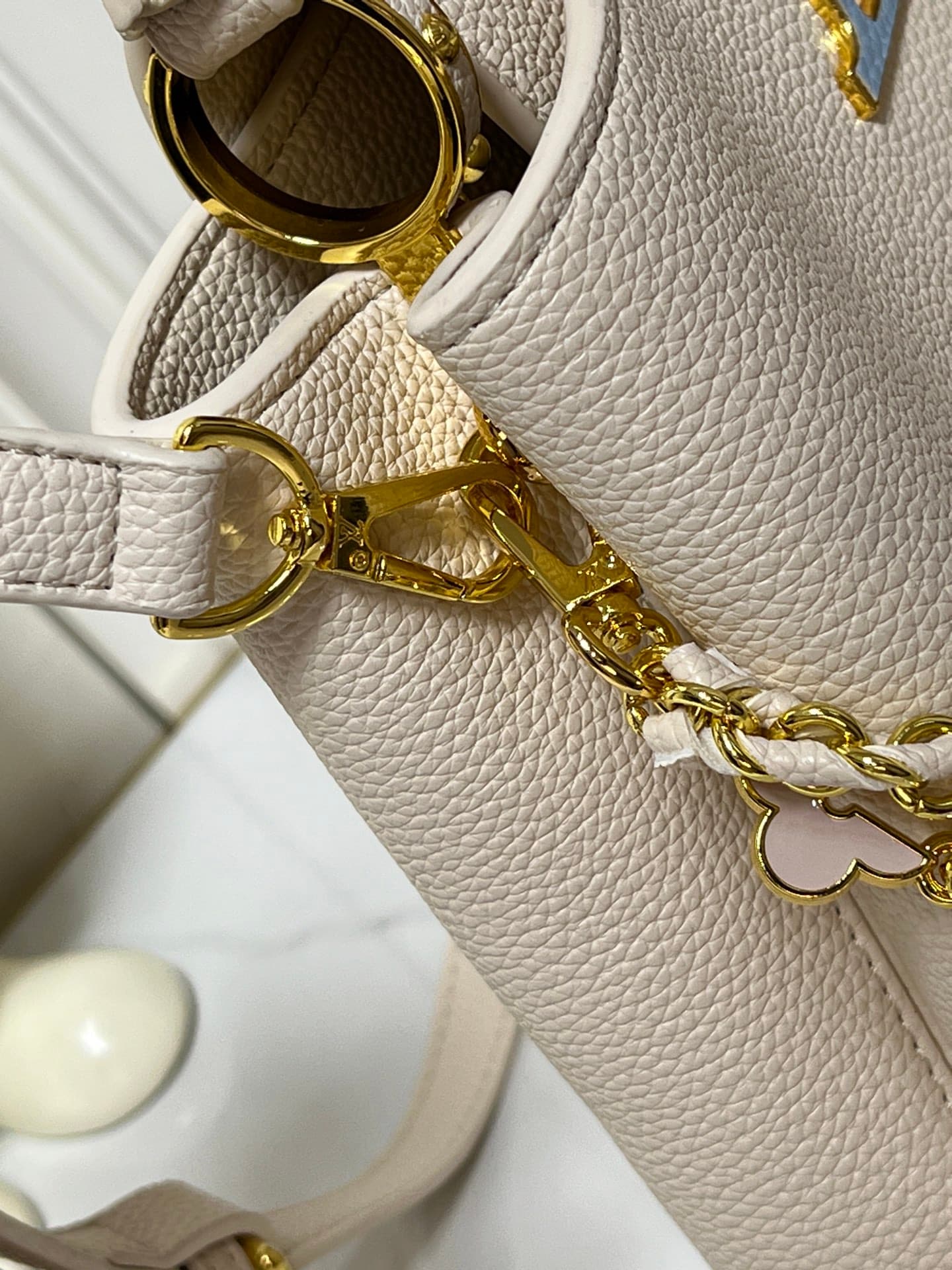 C5064 💰【Top-quality version from Guangzhou】 M26330 This LV Mirage edition Capucines Nano handbag belongs to the Exceptionals collection. Made from satin Taurillon leather, it is ideal for evening events. The monogram pattern features a shimmering, crystal — image 5