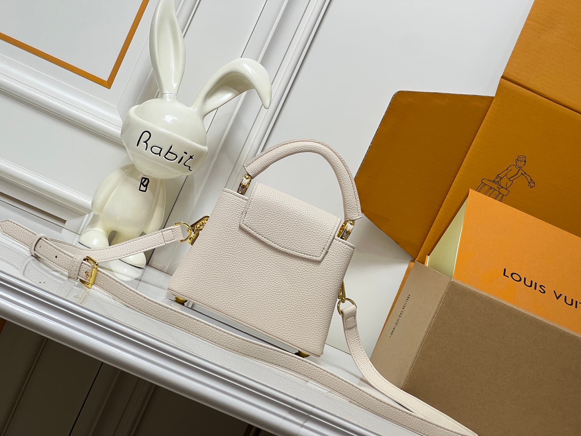 C5063 💰【Guangzhou product – top quality original】M26329 This LV Mirage version of Capucines Nano handbag comes from the Exceptionals collection. Made with satin Taurillon leather, it is ideal for evening events. The monogram pattern features shimmering cr — image 6