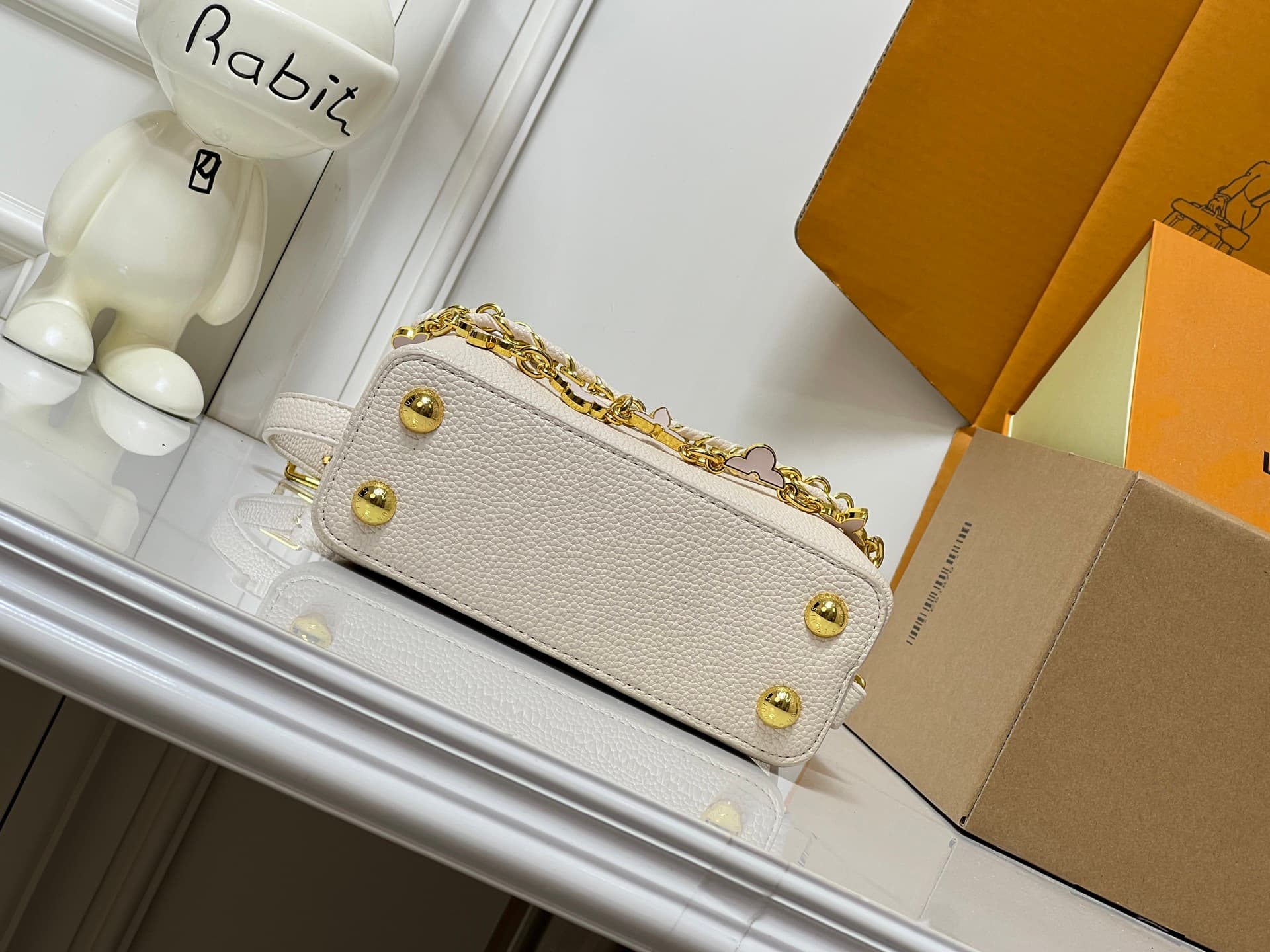 C5063 💰【Guangzhou product – top quality original】M26329 This LV Mirage version of Capucines Nano handbag comes from the Exceptionals collection. Made with satin Taurillon leather, it is ideal for evening events. The monogram pattern features shimmering cr — image 7