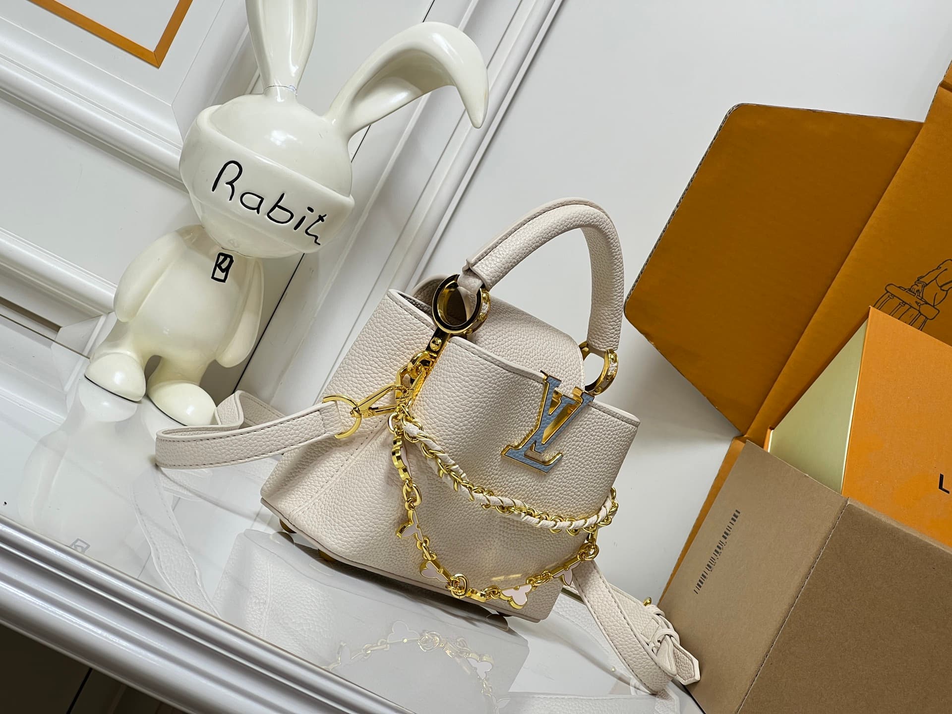 C5063 💰【Guangzhou product – top quality original】M26329 This LV Mirage version of Capucines Nano handbag comes from the Exceptionals collection. Made with satin Taurillon leather, it is ideal for evening events. The monogram pattern features shimmering cr — image 2