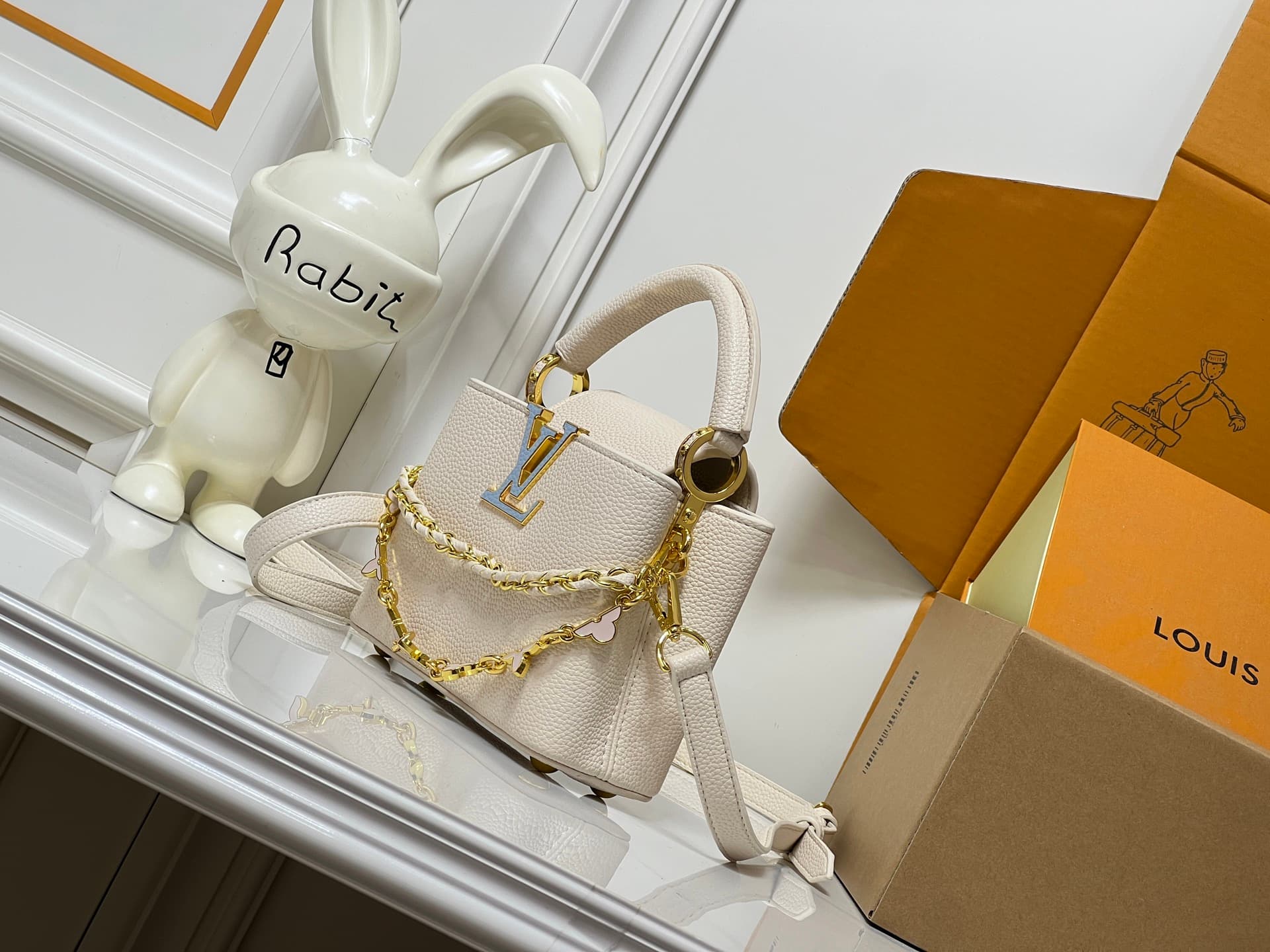 C5063 💰【Guangzhou product – top quality original】M26329 This LV Mirage version of Capucines Nano handbag comes from the Exceptionals collection. Made with satin Taurillon leather, it is ideal for evening events. The monogram pattern features shimmering cr — image 3