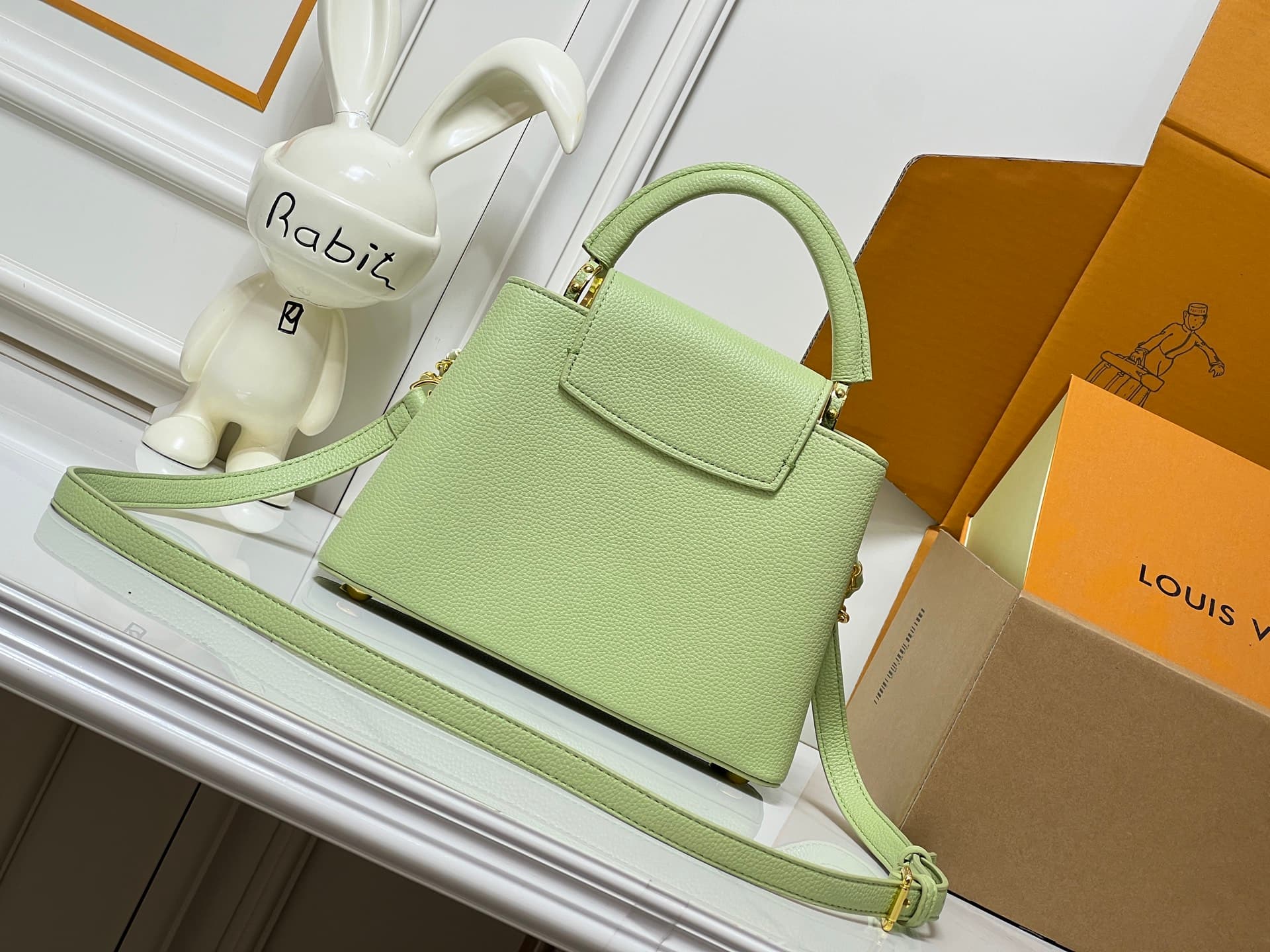 C5062 💰【Top-quality versions from Guangzhou】 M26330 This LV Mirage version of Capucines Nano handbag comes from the Exceptionals collection. Made with satin Taurillon leather, it is ideal for evening events. The monogram pattern features shimmering crysta — image 6