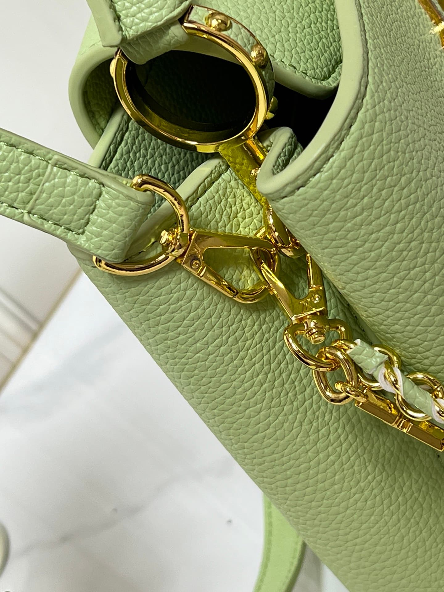 C5062 💰【Top-quality versions from Guangzhou】 M26330 This LV Mirage version of Capucines Nano handbag comes from the Exceptionals collection. Made with satin Taurillon leather, it is ideal for evening events. The monogram pattern features shimmering crysta — image 5