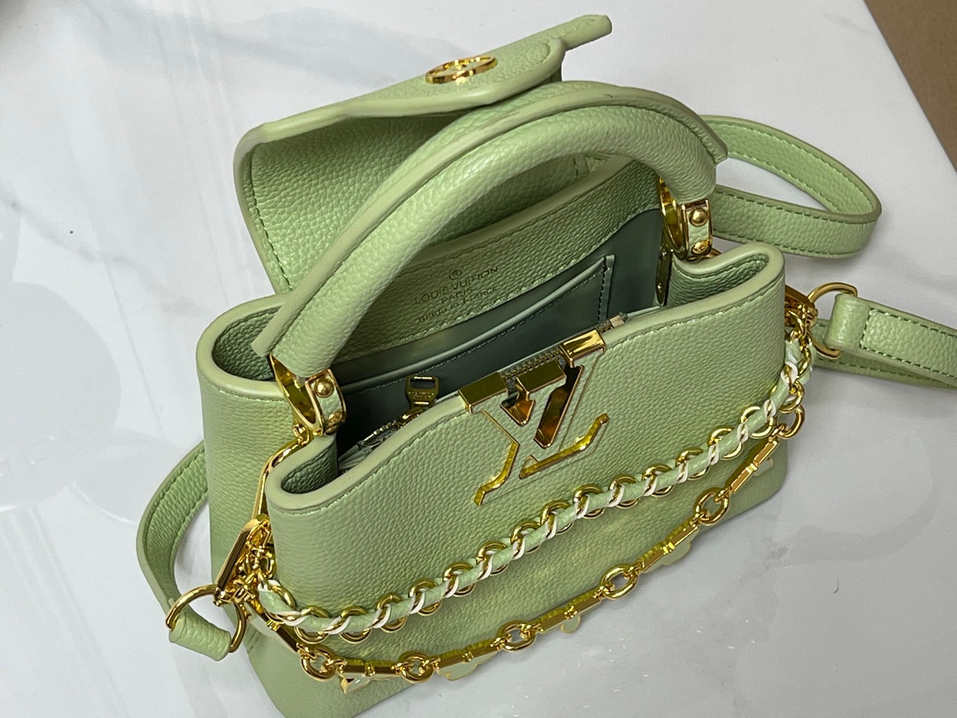 C5061 💰【Guangzhou exclusive original】M26329 This LV Mirage version of Capucines Nano handbag comes from the Exceptionals collection. Made with silk satin Taurillon leather, it is an ideal choice for evening events. The monogram pattern features shimmering — image 8
