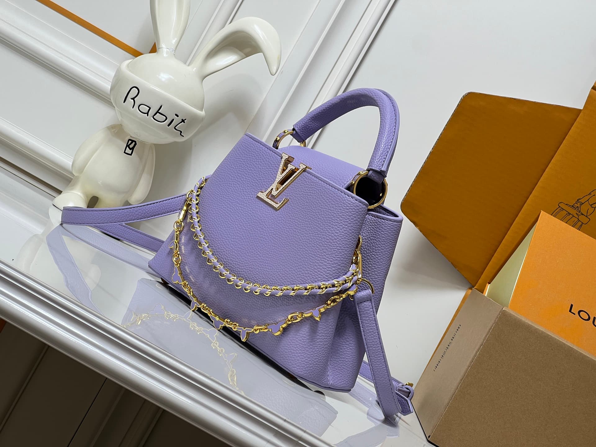 C5060 💰【Top-quality version from Guangzhou】 M26330 This LV Mirage edition Capucines Nano handbag belongs to the Exceptionals collection. Made from silk satin Taurillon leather, it is ideal for evening events. The monogram pattern features shimmering cryst — image 3