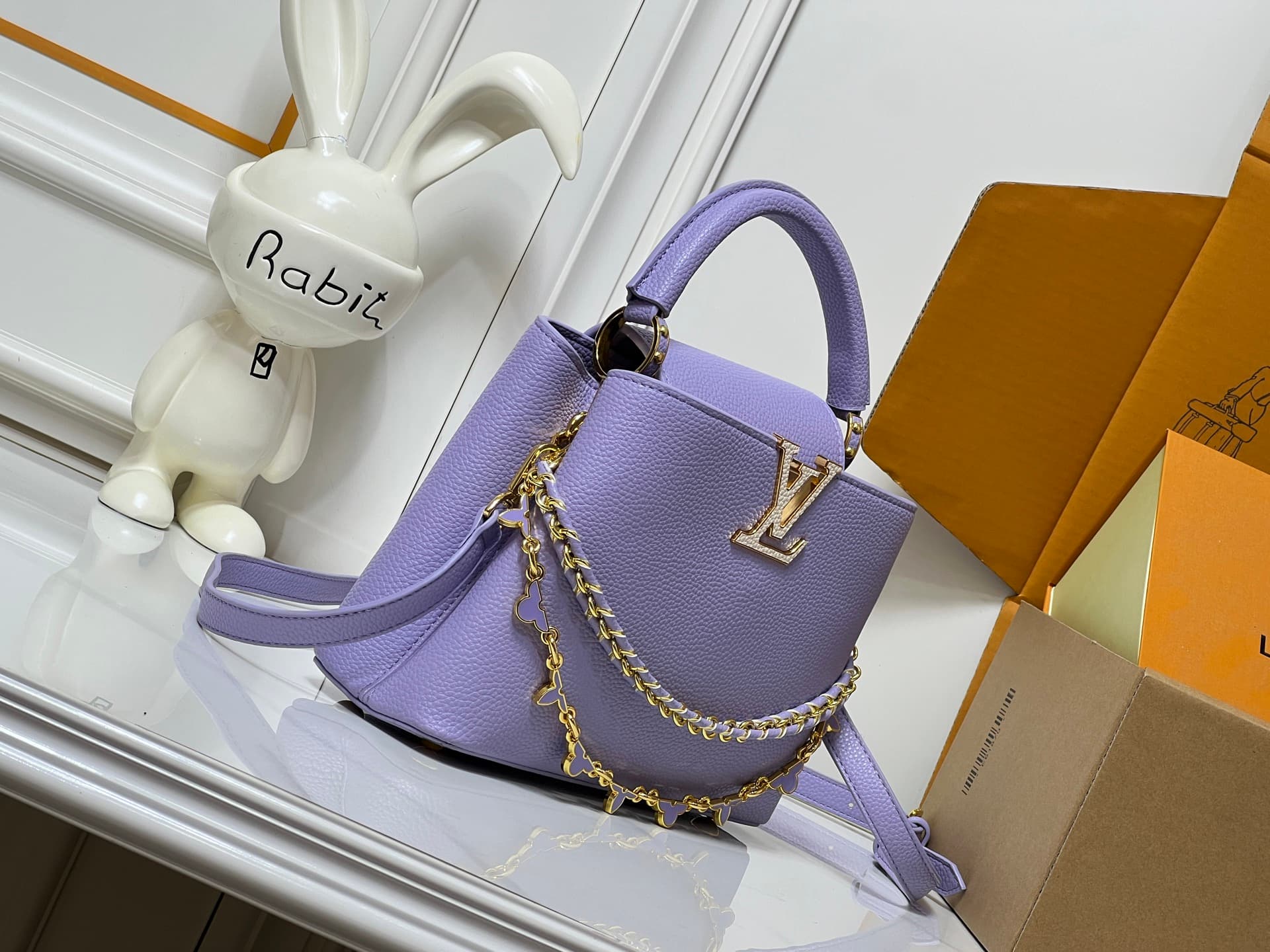 C5060 💰【Top-quality version from Guangzhou】 M26330 This LV Mirage edition Capucines Nano handbag belongs to the Exceptionals collection. Made from silk satin Taurillon leather, it is ideal for evening events. The monogram pattern features shimmering cryst — image 2