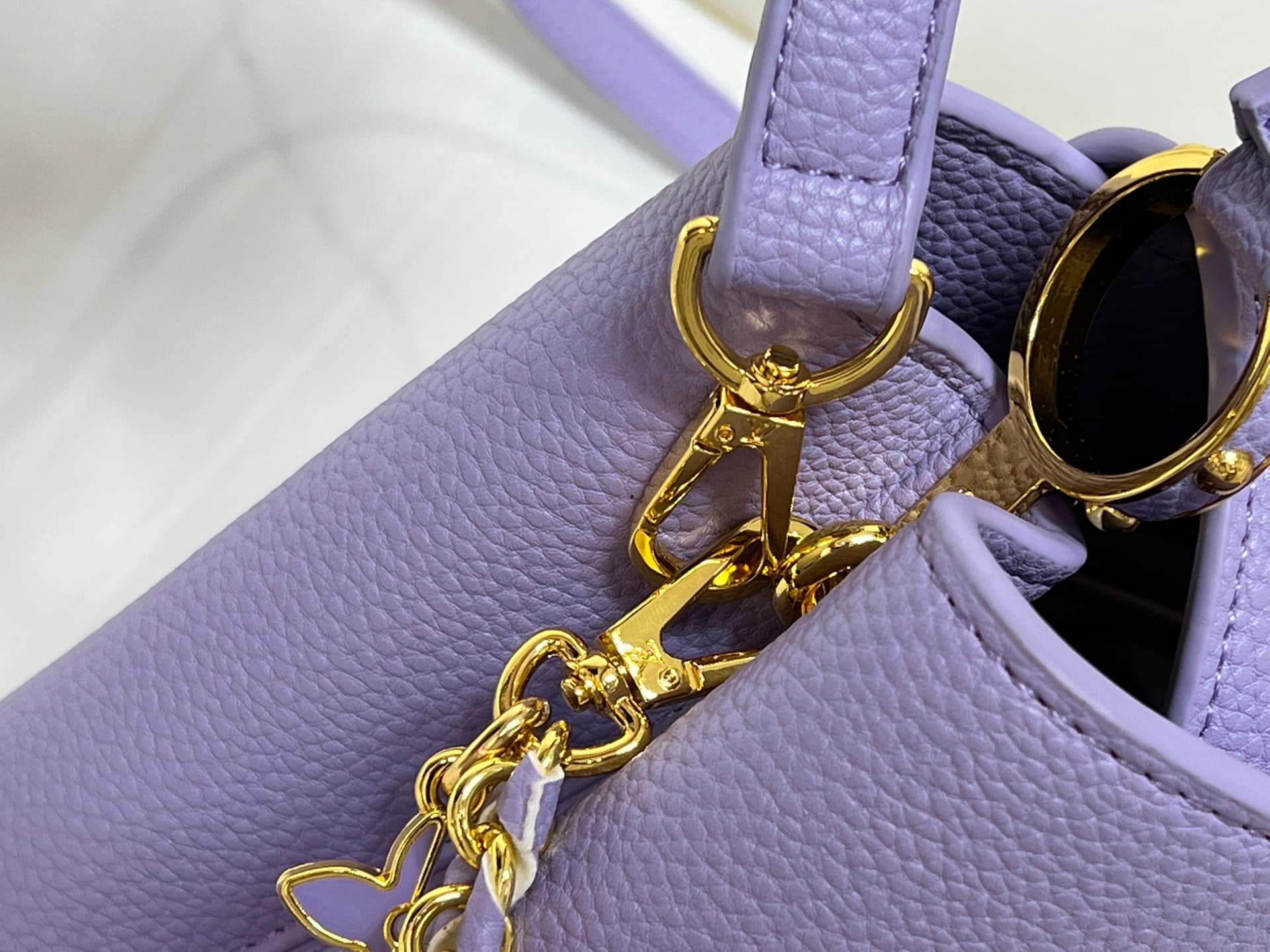C5059 💰【Guangzhou product – top quality original】M26329 This LV Mirage version of Capucines Nano handbag belongs to the Exceptionals collection. Made from satin Taurillon leather, it is an excellent choice for evening events. The monogram pattern features — image 6