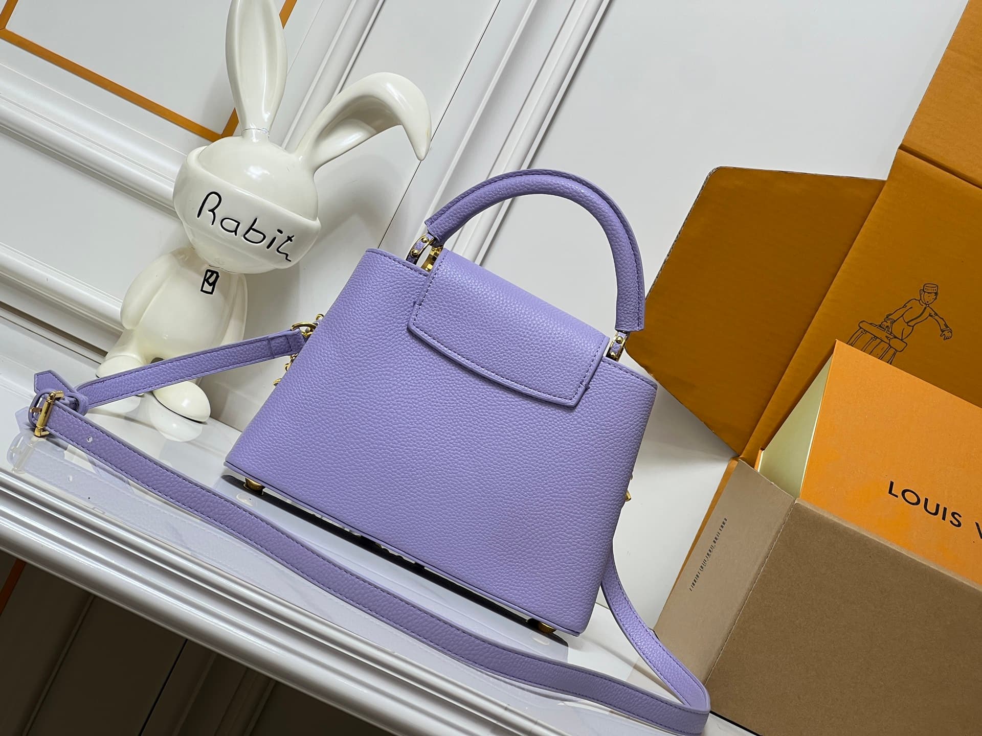 C5060 💰【Top-quality version from Guangzhou】 M26330 This LV Mirage edition Capucines Nano handbag belongs to the Exceptionals collection. Made from silk satin Taurillon leather, it is ideal for evening events. The monogram pattern features shimmering cryst — image 5