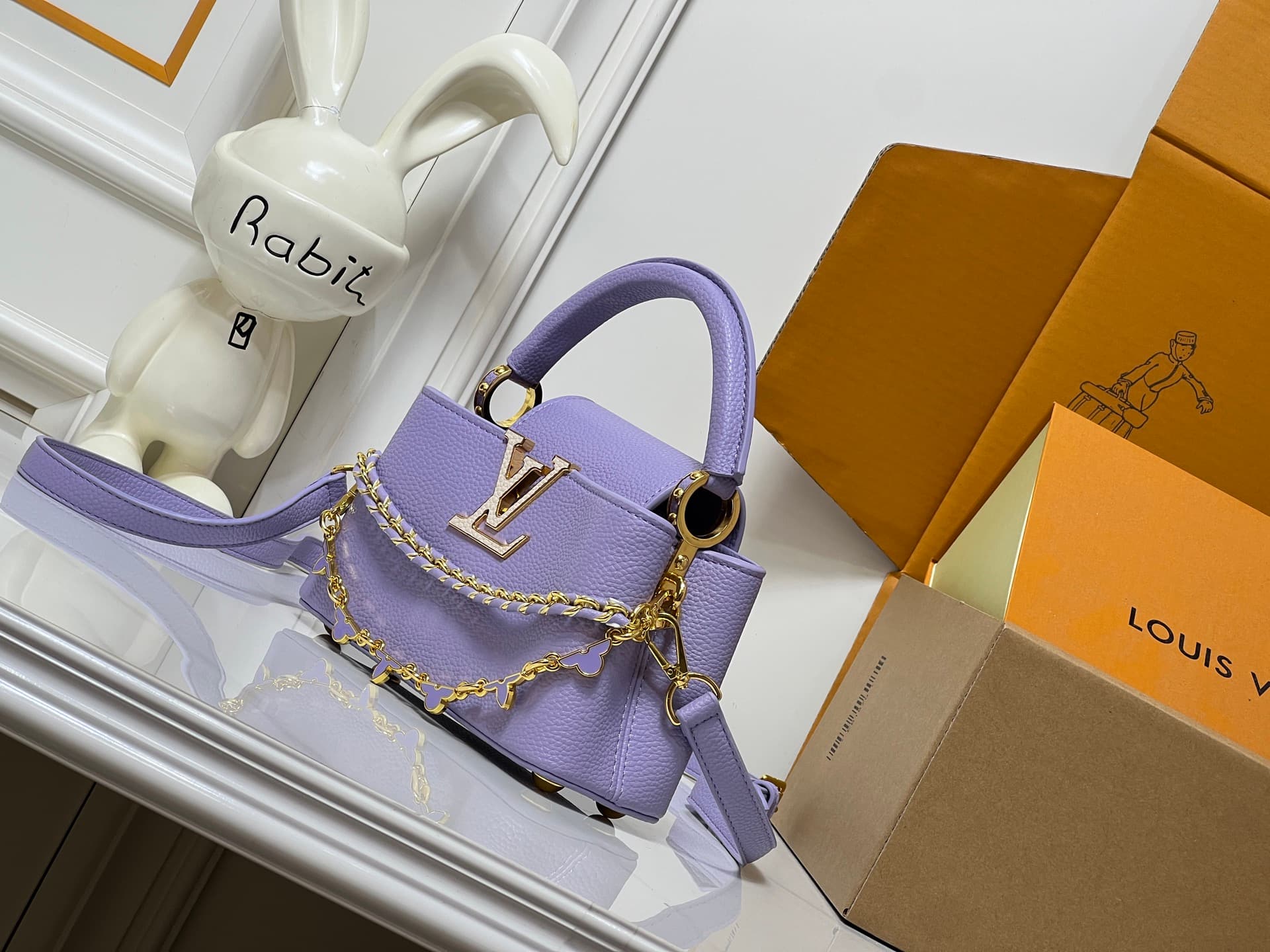 C5059 💰【Guangzhou product – top quality original】M26329 This LV Mirage version of Capucines Nano handbag belongs to the Exceptionals collection. Made from satin Taurillon leather, it is an excellent choice for evening events. The monogram pattern features — image 3