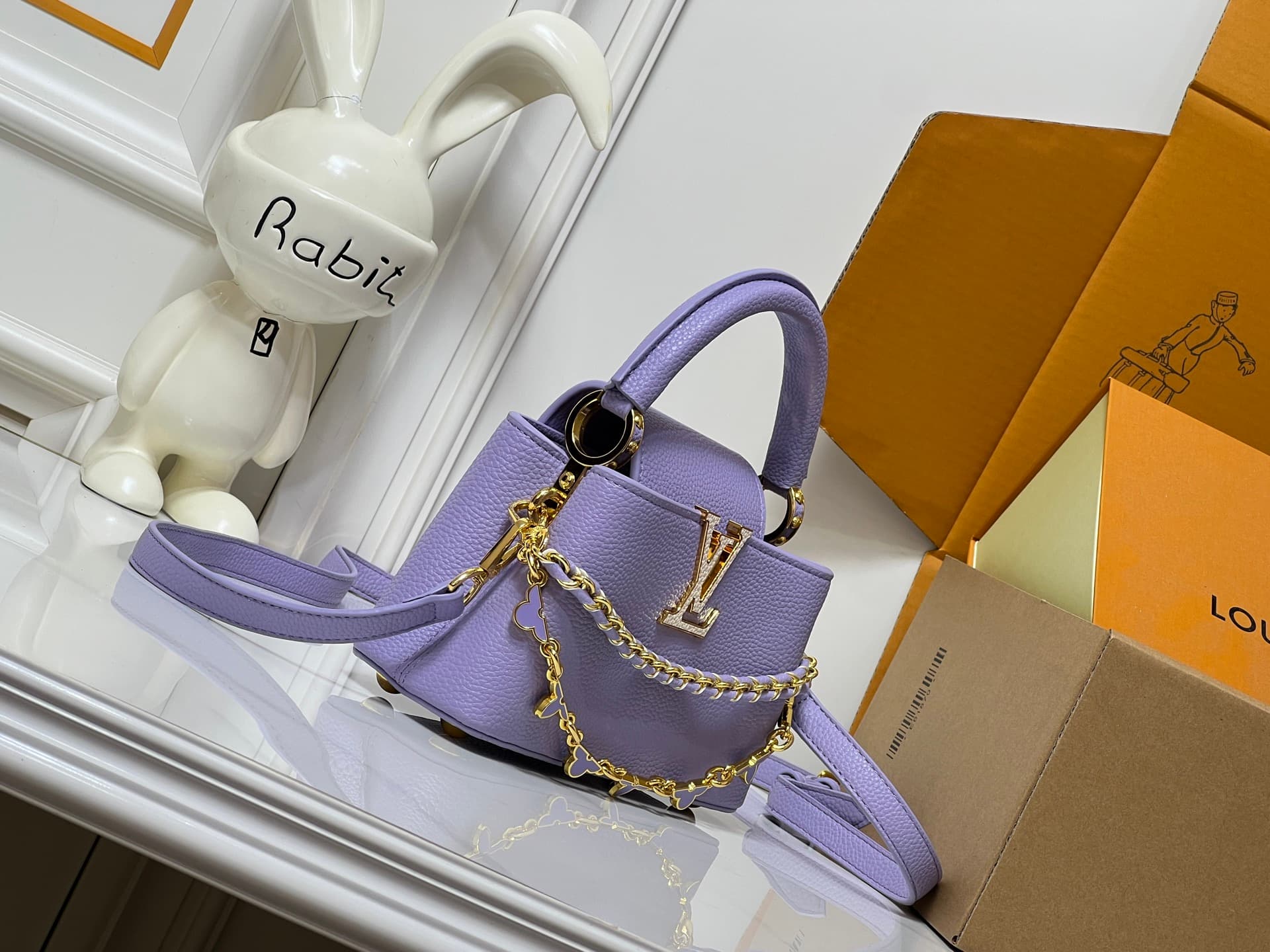 C5059 💰【Guangzhou product – top quality original】M26329 This LV Mirage version of Capucines Nano handbag belongs to the Exceptionals collection. Made from satin Taurillon leather, it is an excellent choice for evening events. The monogram pattern features — image 2