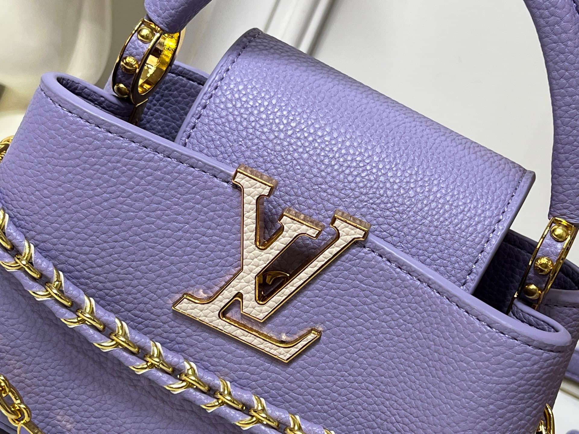 C5059 💰【Guangzhou product – top quality original】M26329 This LV Mirage version of Capucines Nano handbag belongs to the Exceptionals collection. Made from satin Taurillon leather, it is an excellent choice for evening events. The monogram pattern features — image 4