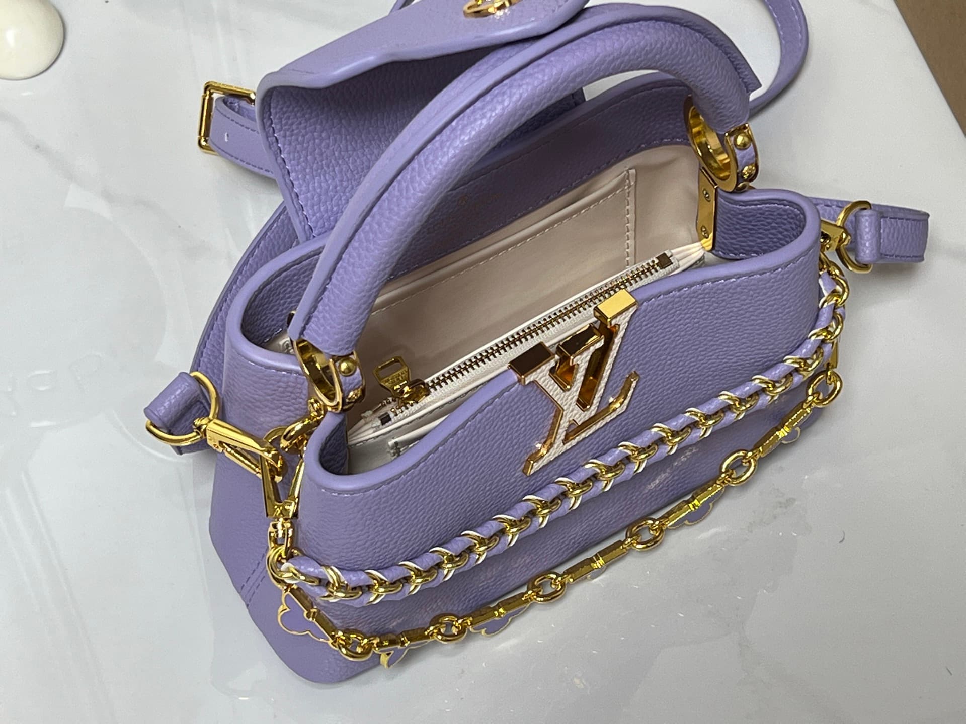 C5059 💰【Guangzhou product – top quality original】M26329 This LV Mirage version of Capucines Nano handbag belongs to the Exceptionals collection. Made from satin Taurillon leather, it is an excellent choice for evening events. The monogram pattern features — image 8