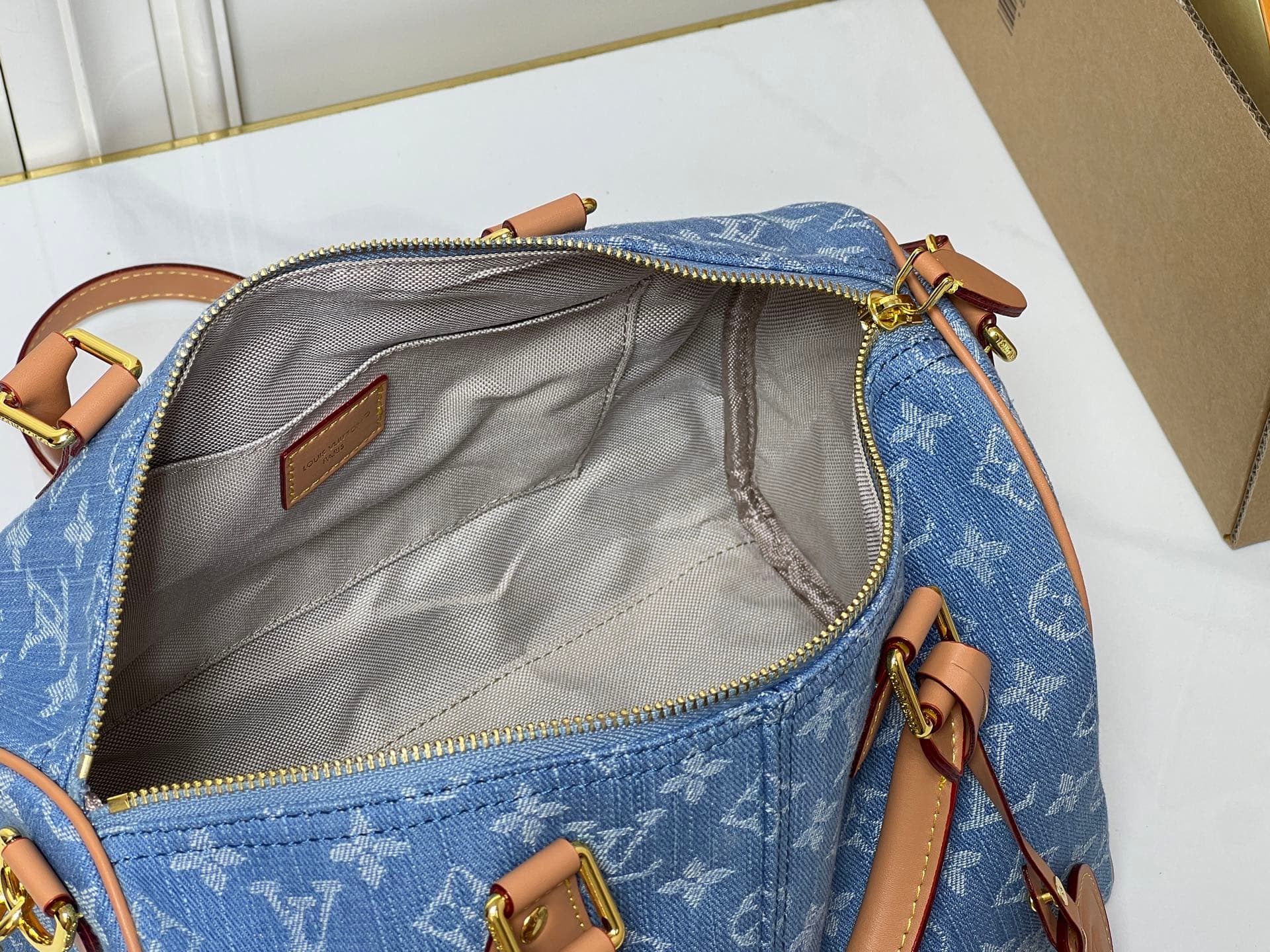 C5080 💰 Upgrade from the original M2A209 and M40391. This Speedy Bandoulière 30 handbag combines Monogram Denim with leather trim. It features a distinctive LV heart-shaped label and V-shaped stitching on the denim fabric, along with leather trim and a to — image 8