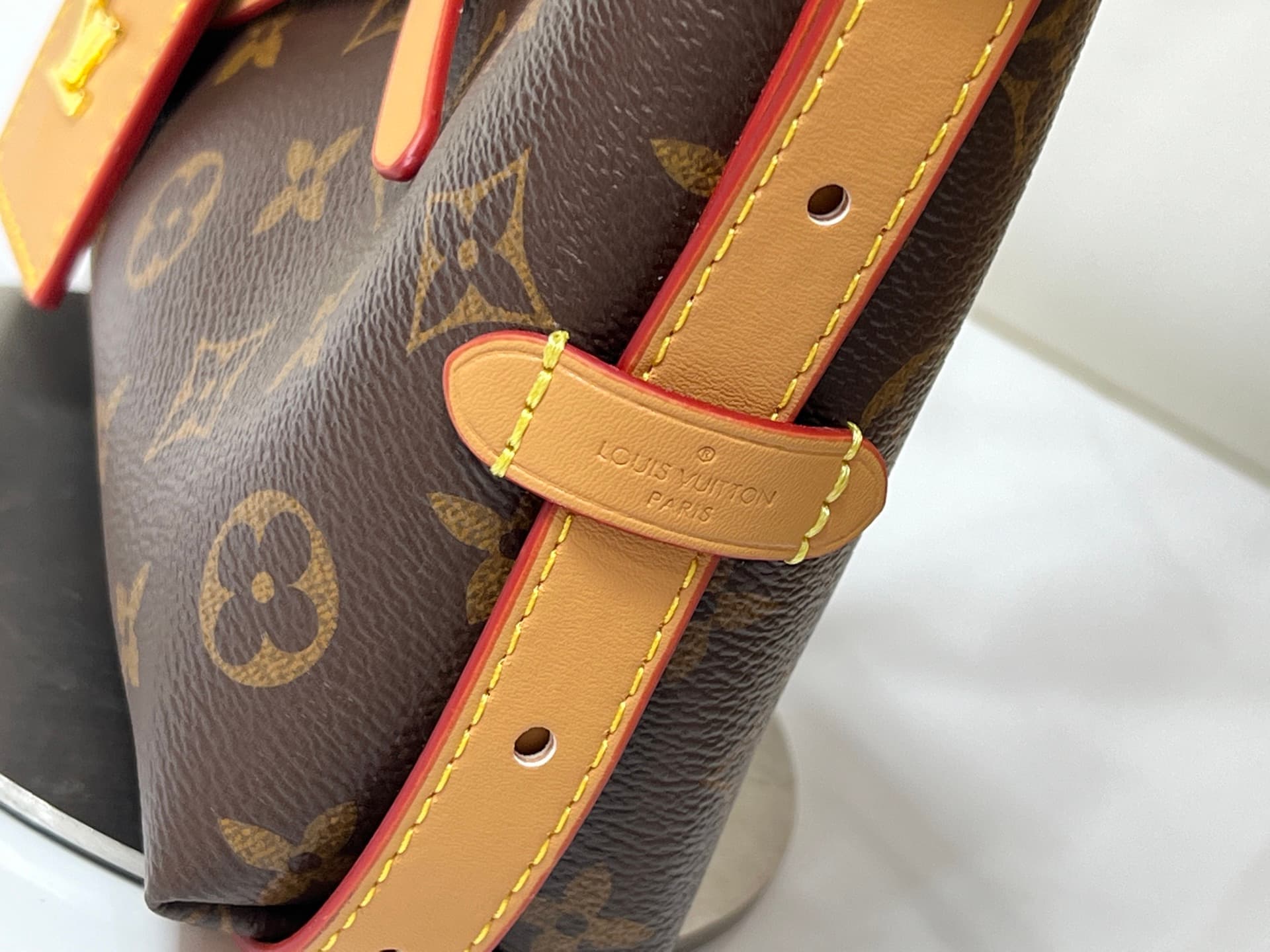 C5077 💰M2A711 Patterned design. This Nano CarryAll handbag brings a fresh touch of classic style to everyday use. The monogram pattern is presented on canvas, with contrasting leather trim at the straps; the details are elegant, and the name tag features  — image 4
