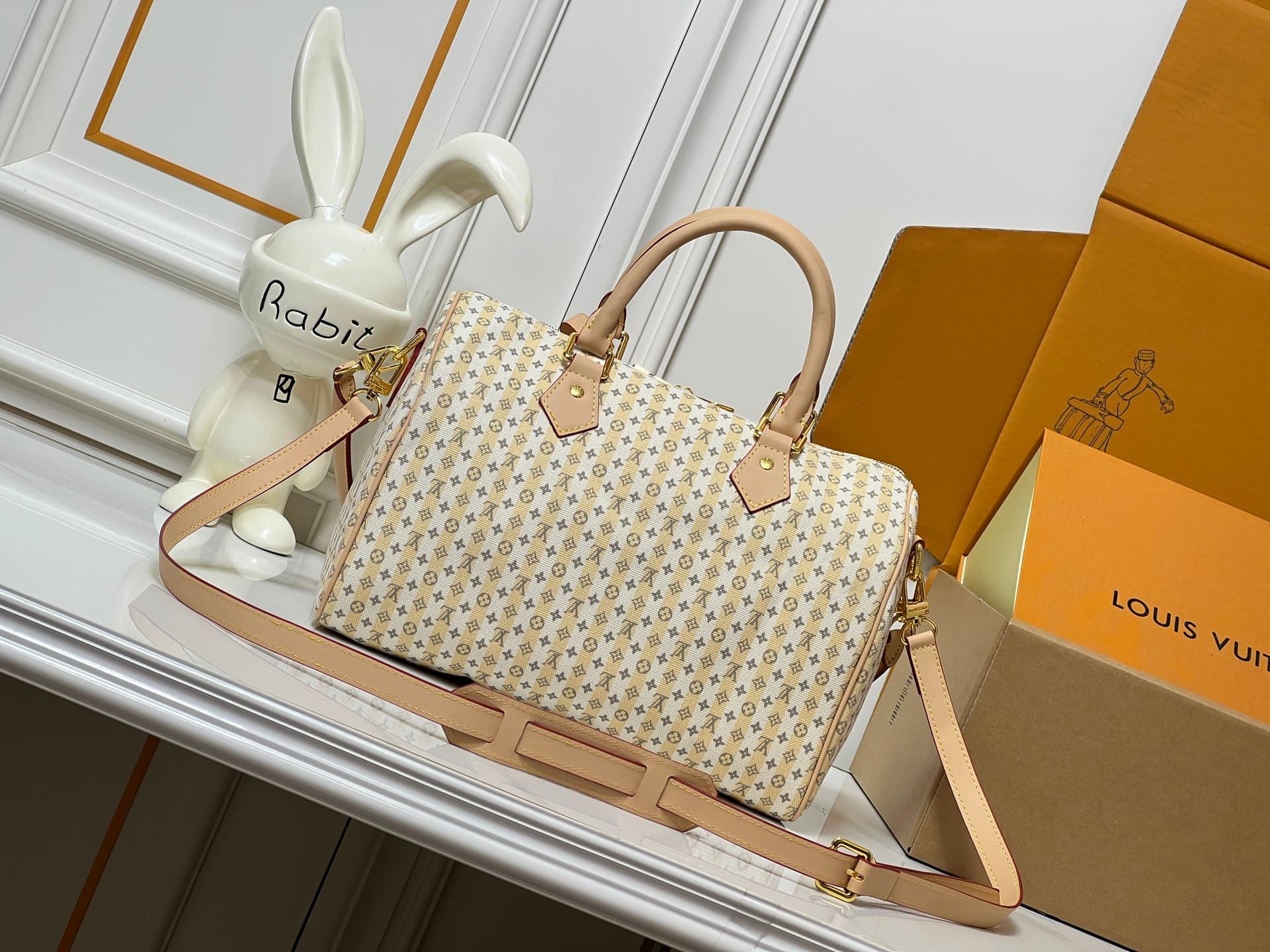 C5076 💰 M28677 M13344 Exhibit-style model. This Speedy Soft 30 is from LV Travels With Grace Coddlington line. — image 6