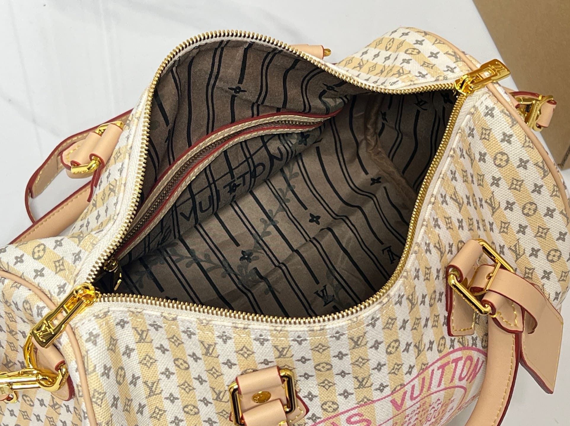 C5076 💰 M28677 M13344 Exhibit-style model. This Speedy Soft 30 is from LV Travels With Grace Coddlington line. — image 8