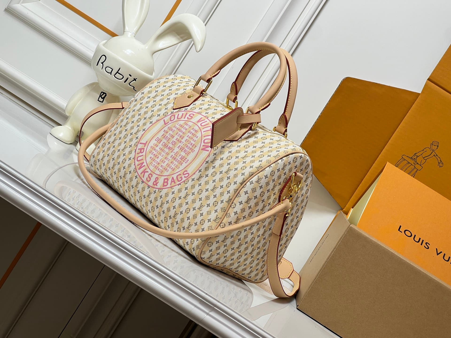 C5076 💰 M28677 M13344 Exhibit-style model. This Speedy Soft 30 is from LV Travels With Grace Coddlington line. — image 3