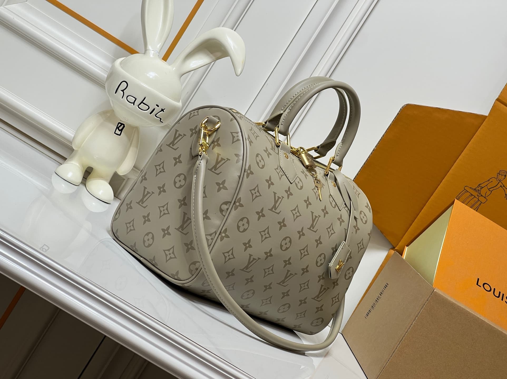 C5075 💰 M3A165 This Speedy Soft 30 comes from LV Travels With Grace Coddlington. — image 2