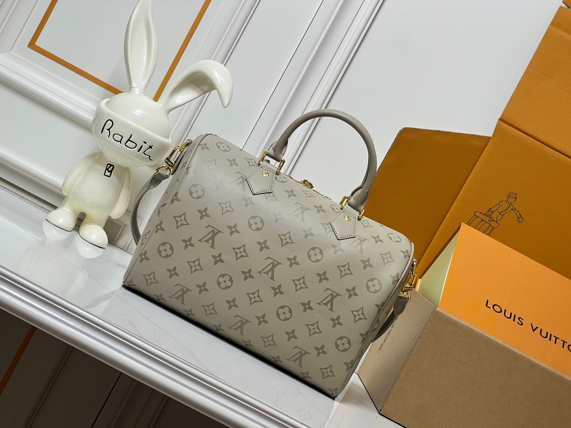 C5075 💰 M3A165 This Speedy Soft 30 comes from LV Travels With Grace Coddlington. — image 4