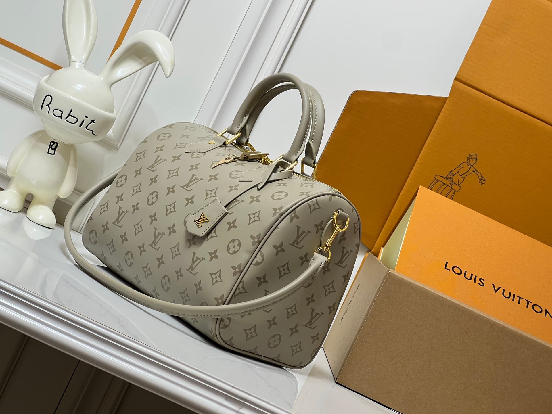 C5075 💰 M3A165 This Speedy Soft 30 comes from LV Travels With Grace Coddlington. — image 3